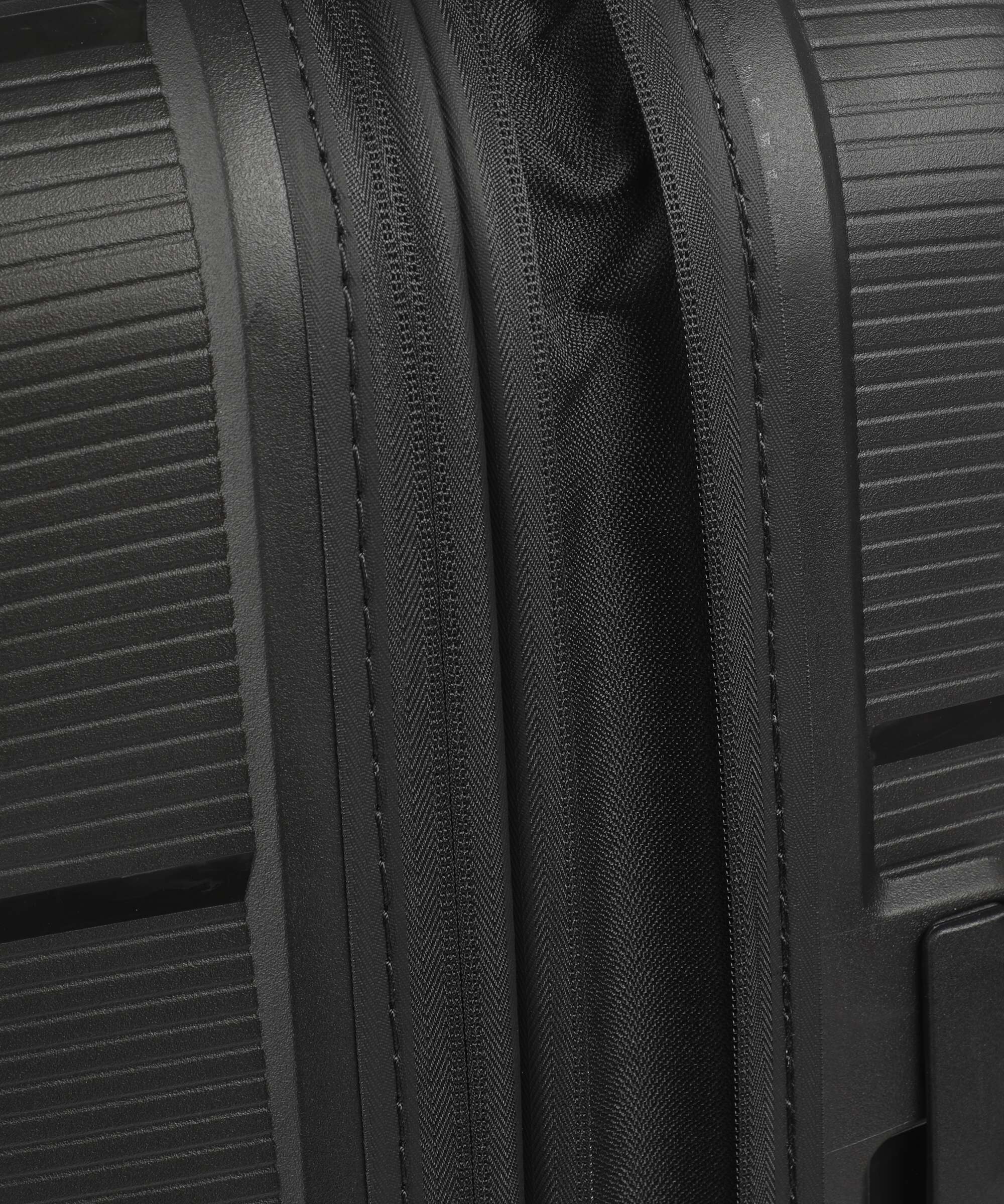 American Tourister Starvibe Spinner (4 wheels) black - Image 4