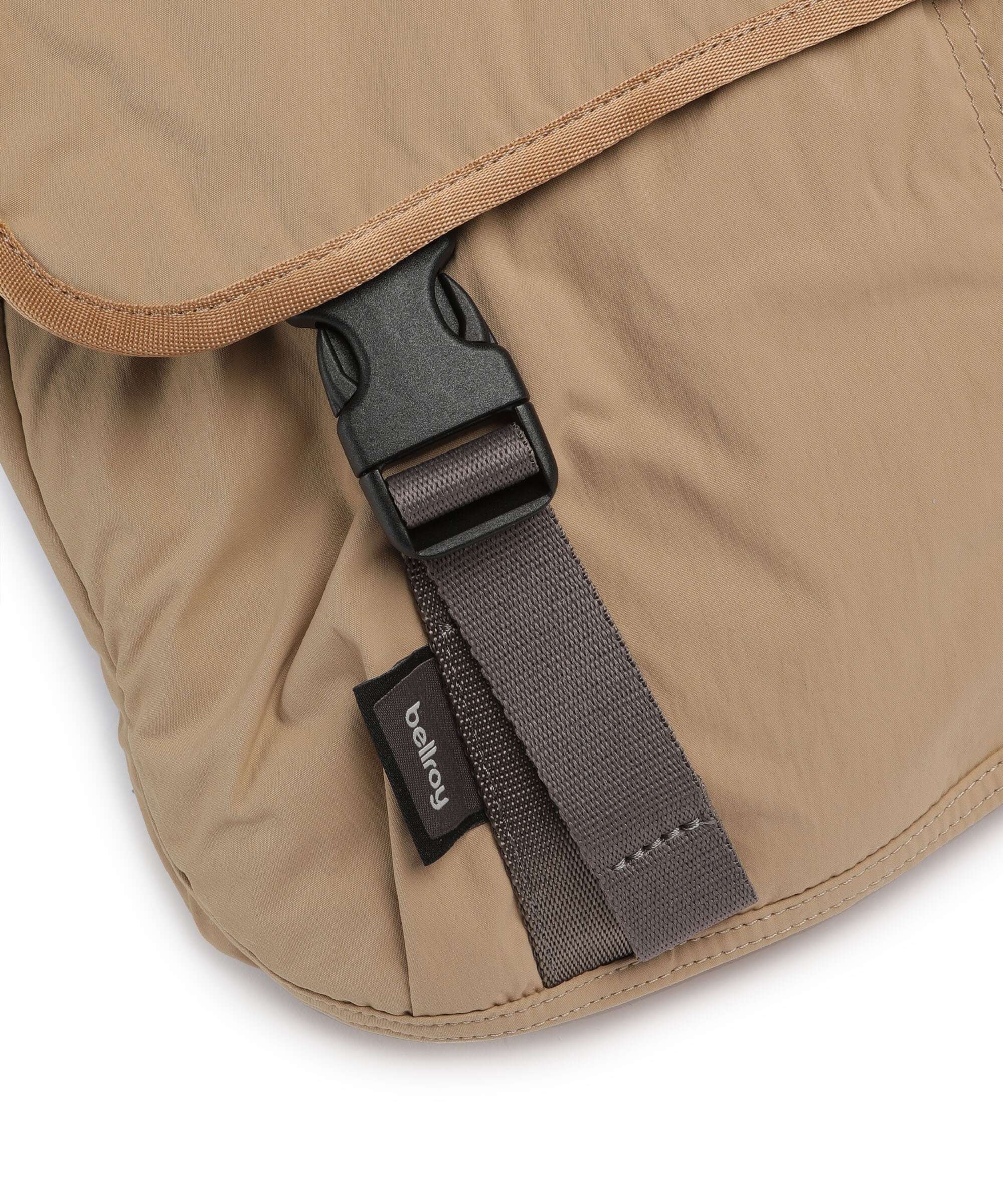 Bellroy Cinch 12 Messenger bag sand dune - Image 5