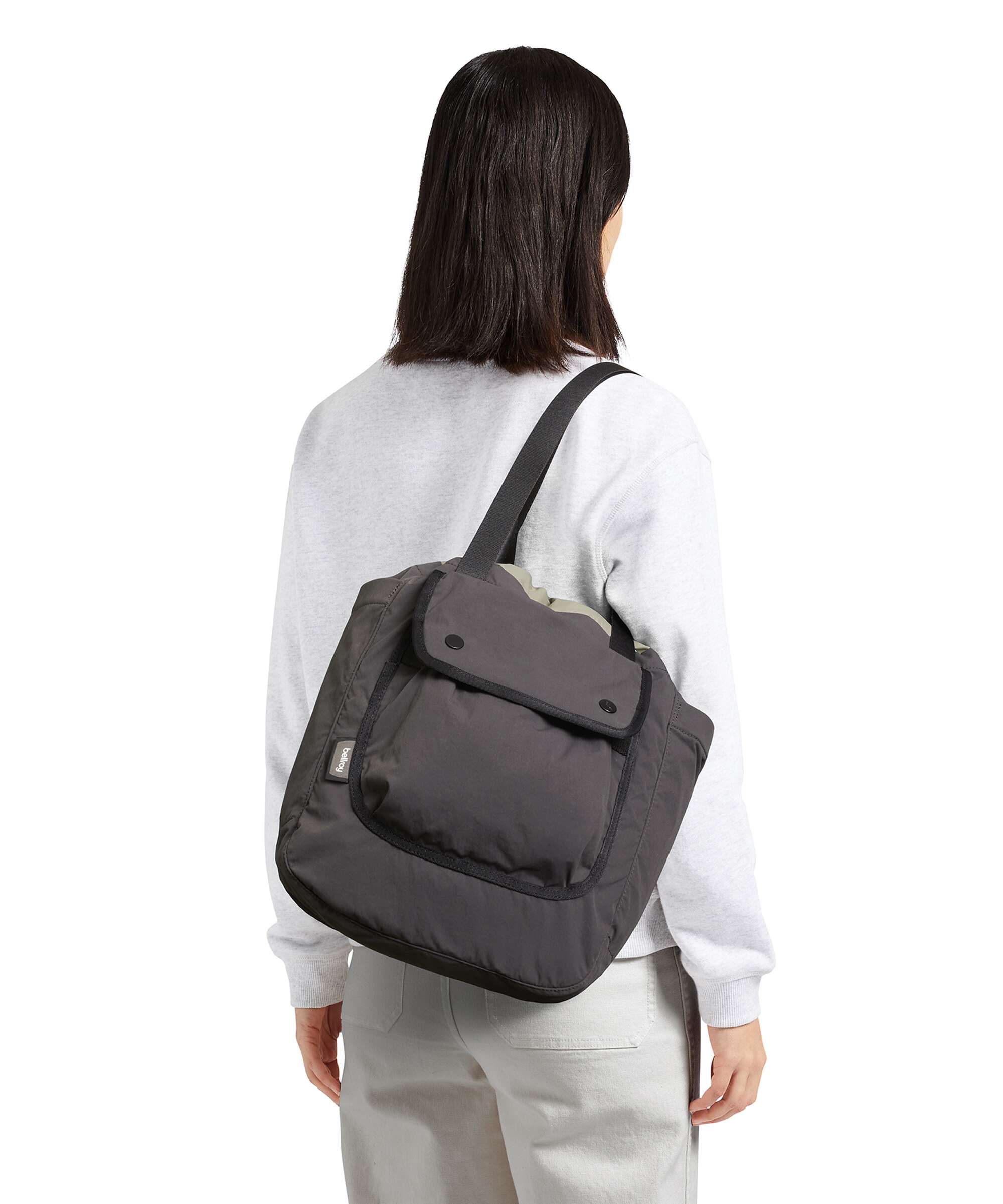 Bellroy Cinch 16 Tote bag sand dune - Image 3