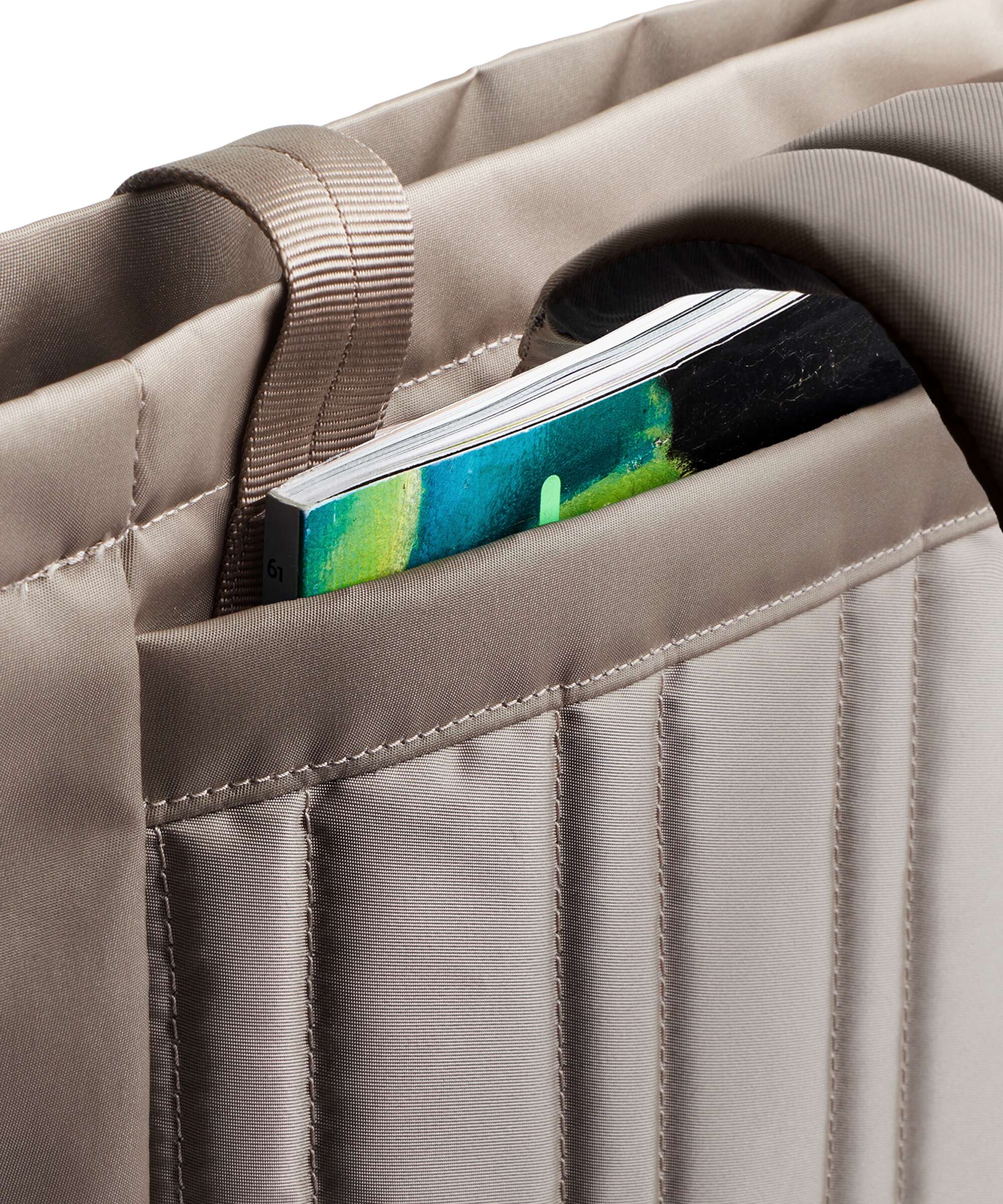 Bellroy Laneway 18 Backpack bag fawn - Image 7