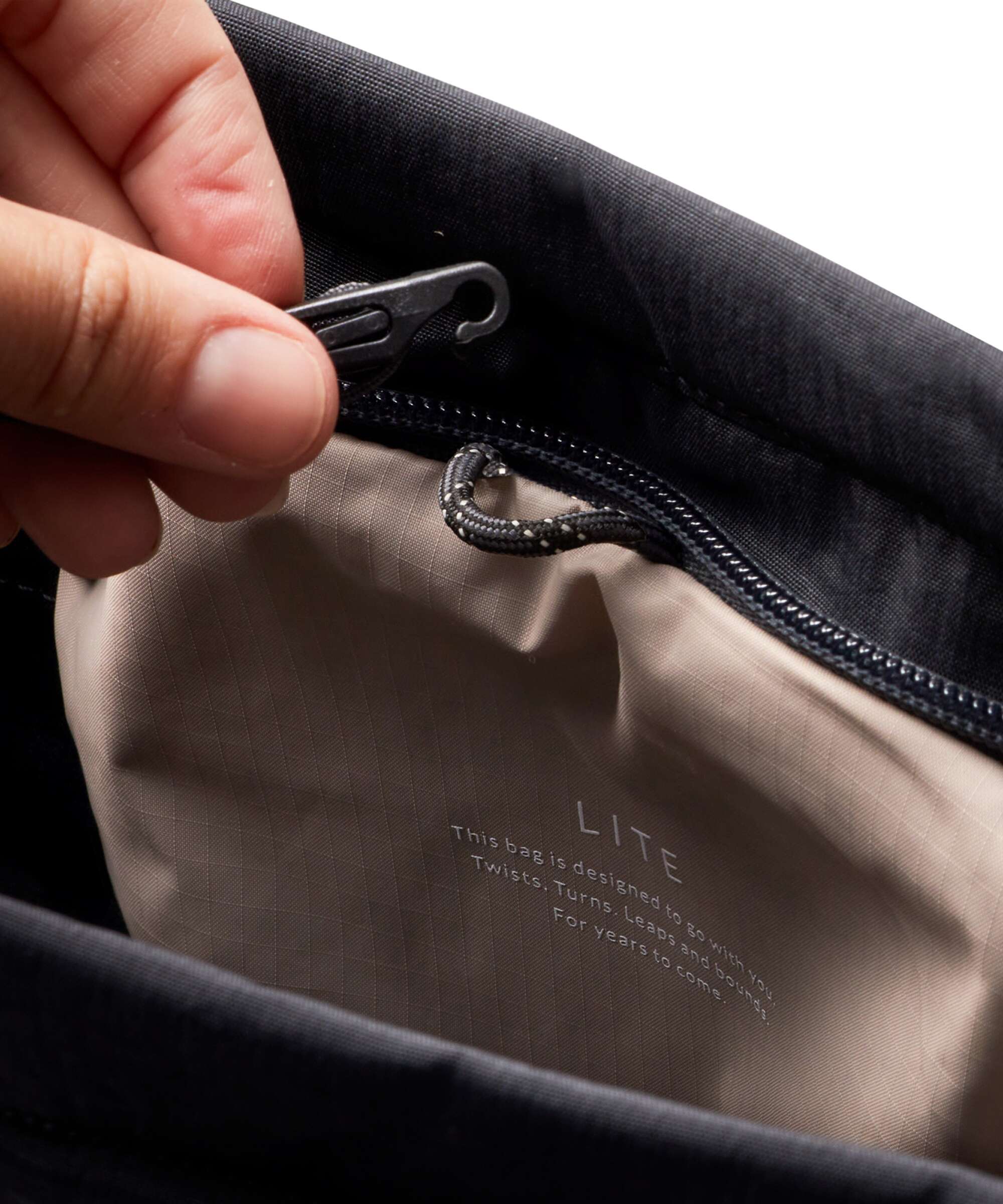 Bellroy Lite 18 Backpack bag black - Image 8