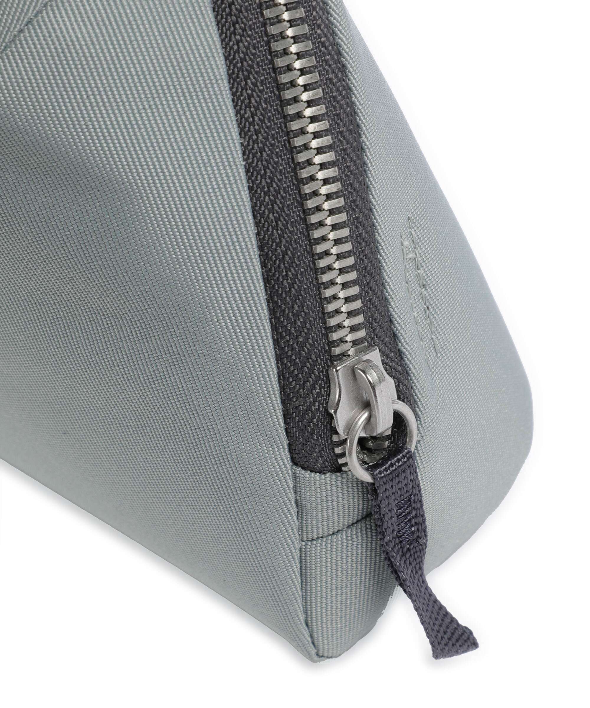 Bellroy Tech Desk Caddy Travel accessory eucalyptus - Image 3
