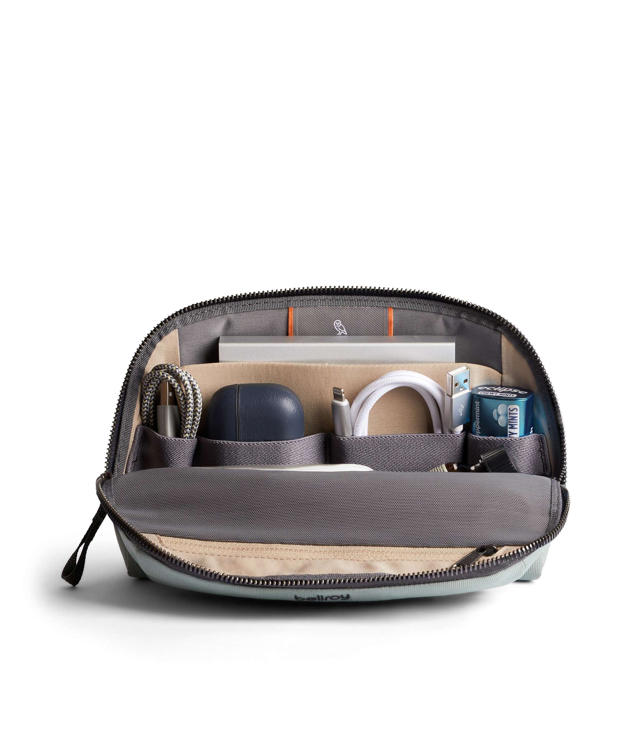 Bellroy Tech Desk Caddy Travel accessory eucalyptus - Image 5