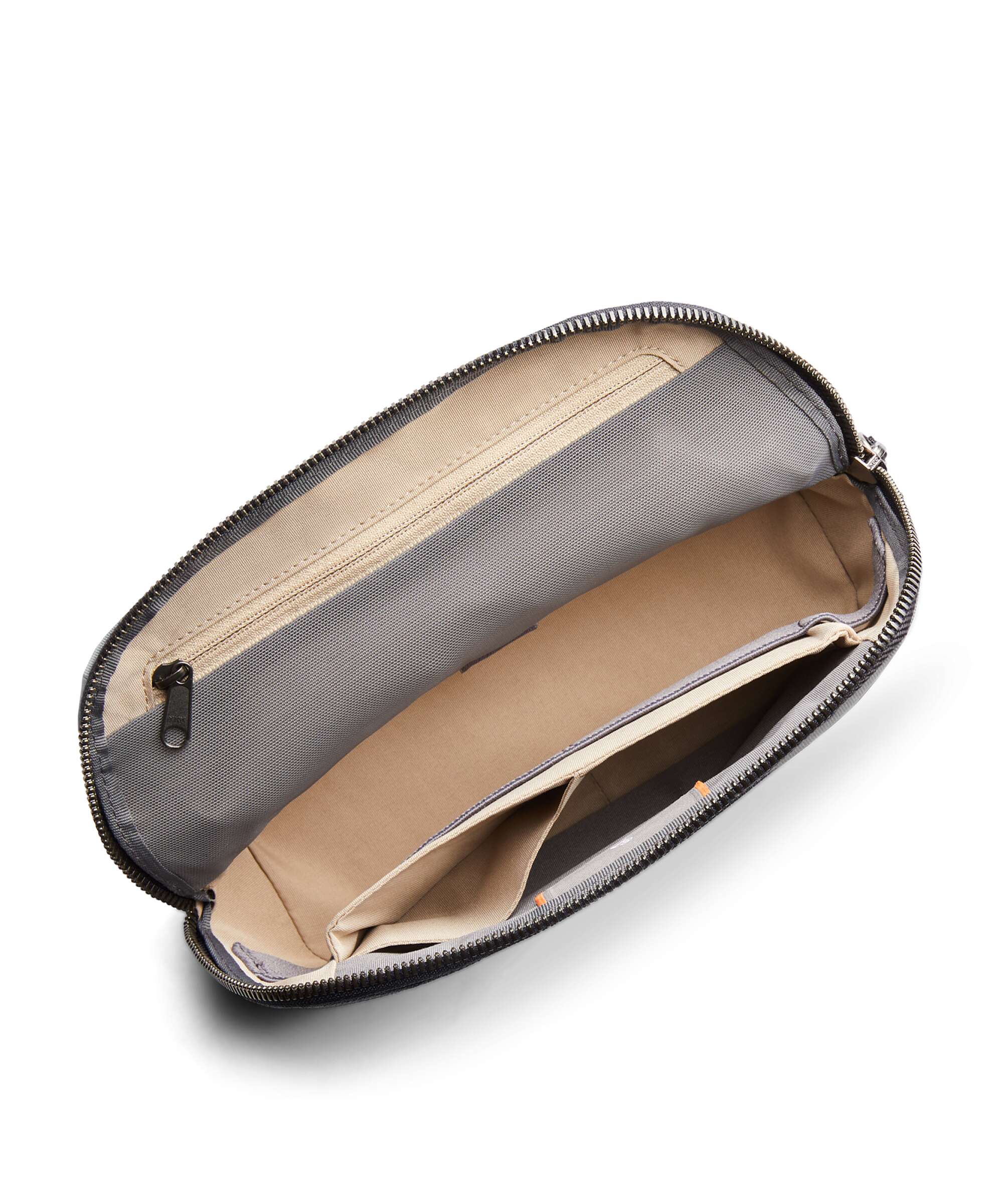 Bellroy Tech Desk Caddy Travel accessory eucalyptus - Image 7
