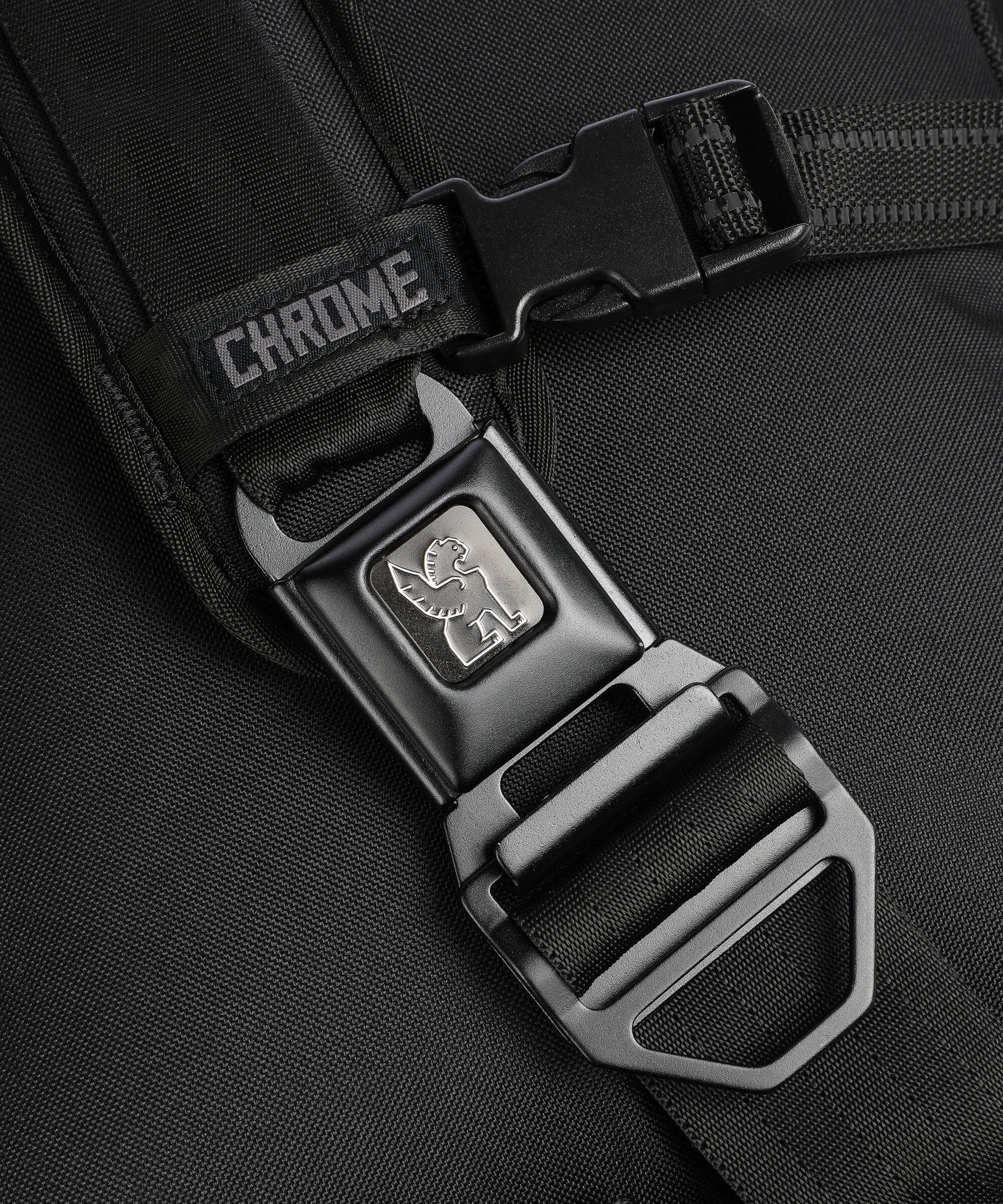 Chrome Kadet Max Crossbody bag black - Image 4