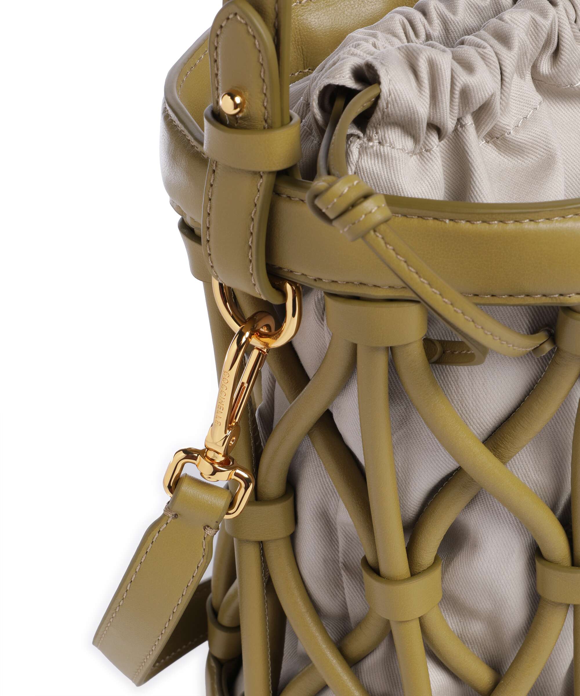 Coccinelle Koi Bucket bag seagrass - Image 5