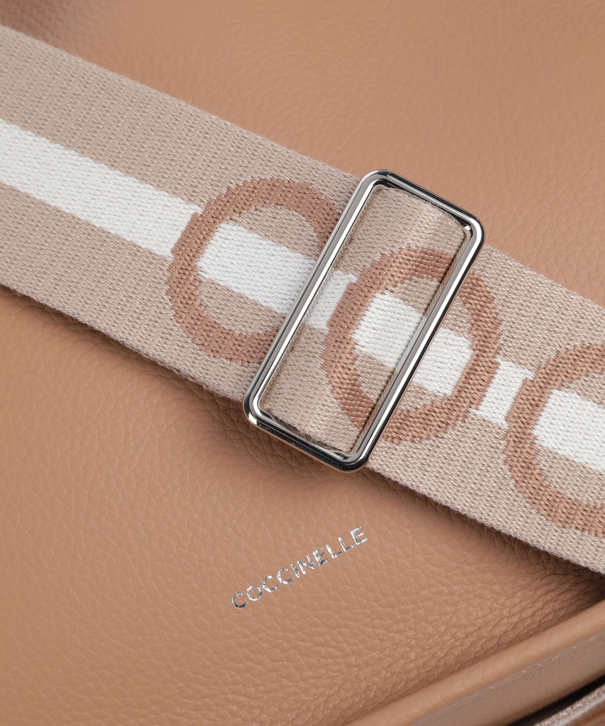 Coccinelle Raquel Bucket bag skin/gazpacho - Image 4