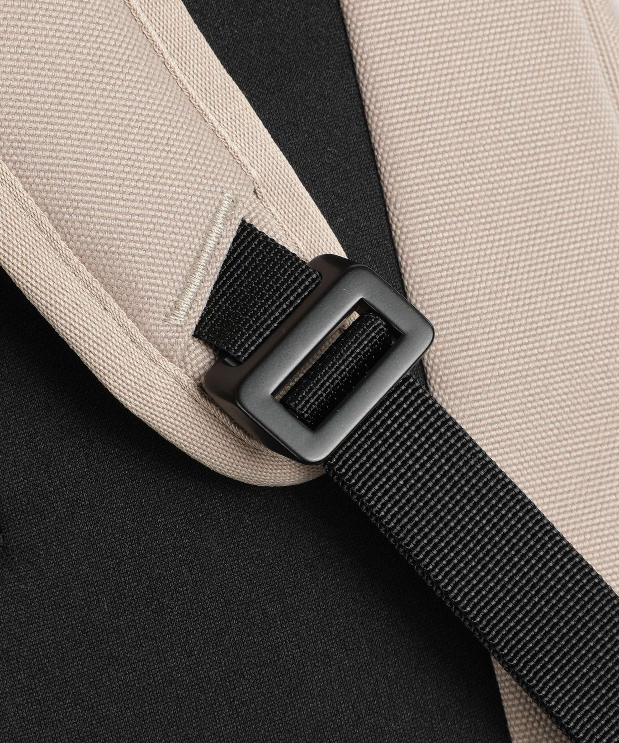 Db Hugger 25 Backpack fogbow beige - Image 5