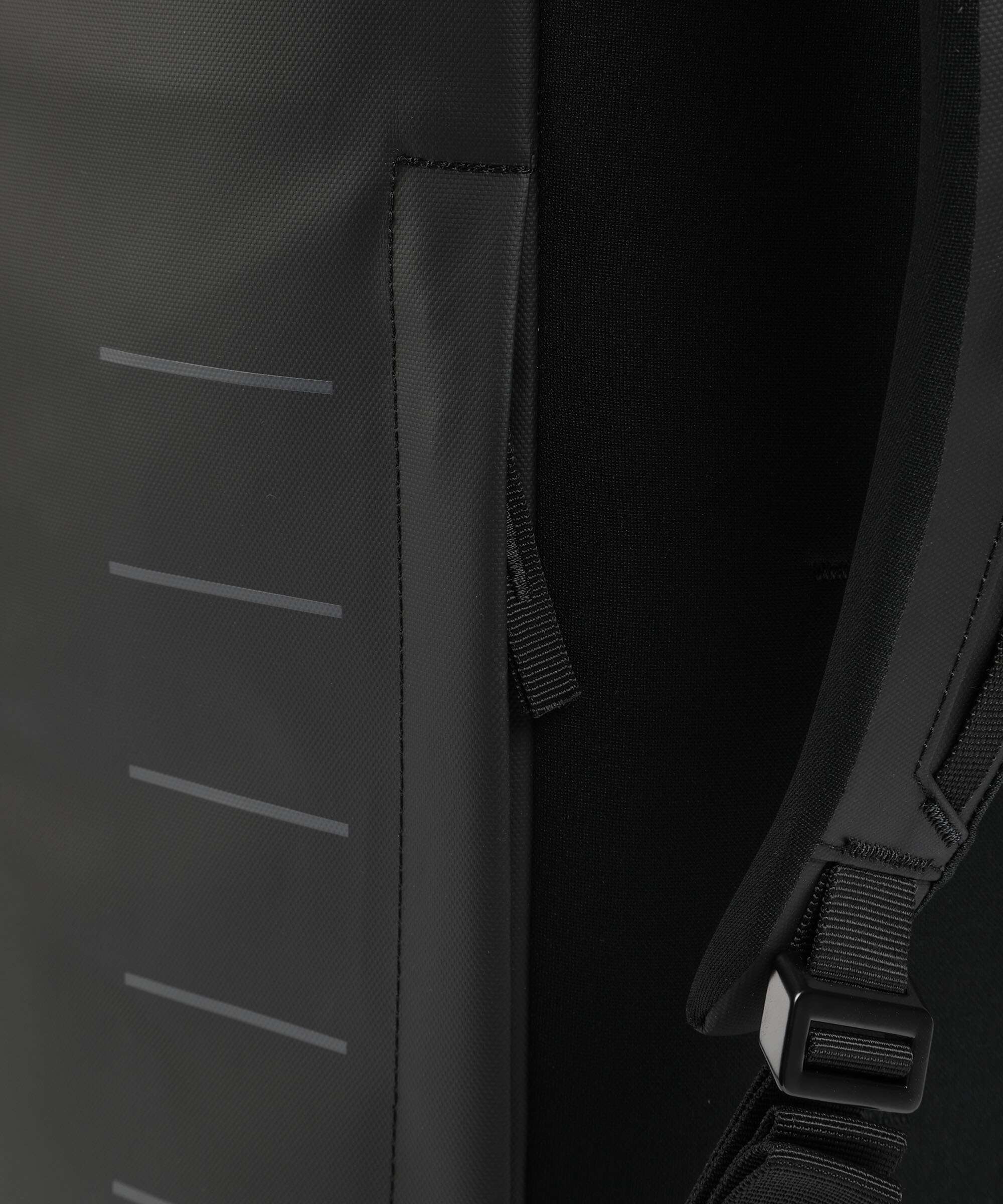 Db Roamer 70 Travel bag black out - Image 4