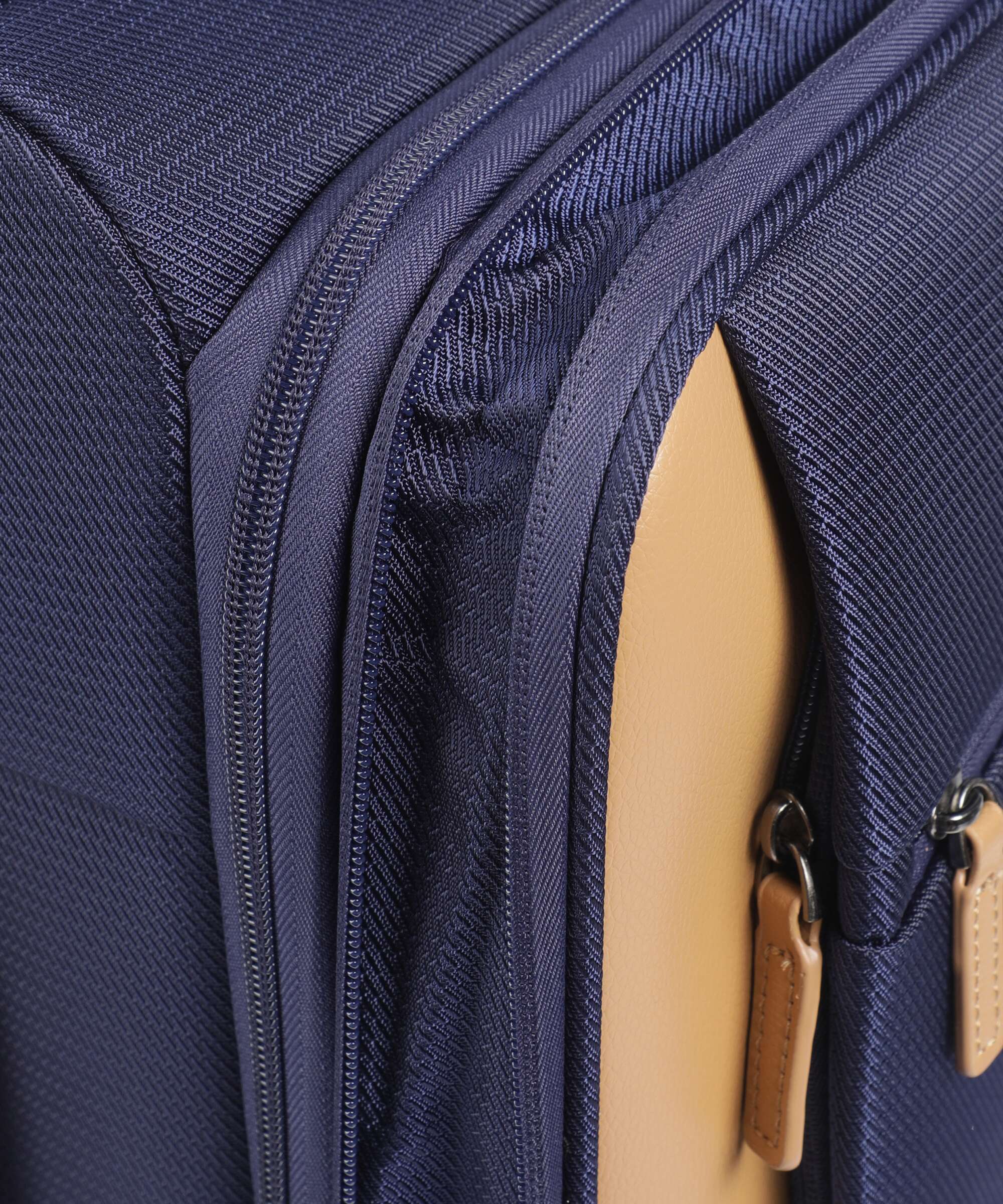 Delsey Paris Montmartre Air 3.0 Slim Spinner (4 wheels) navy - Image 4