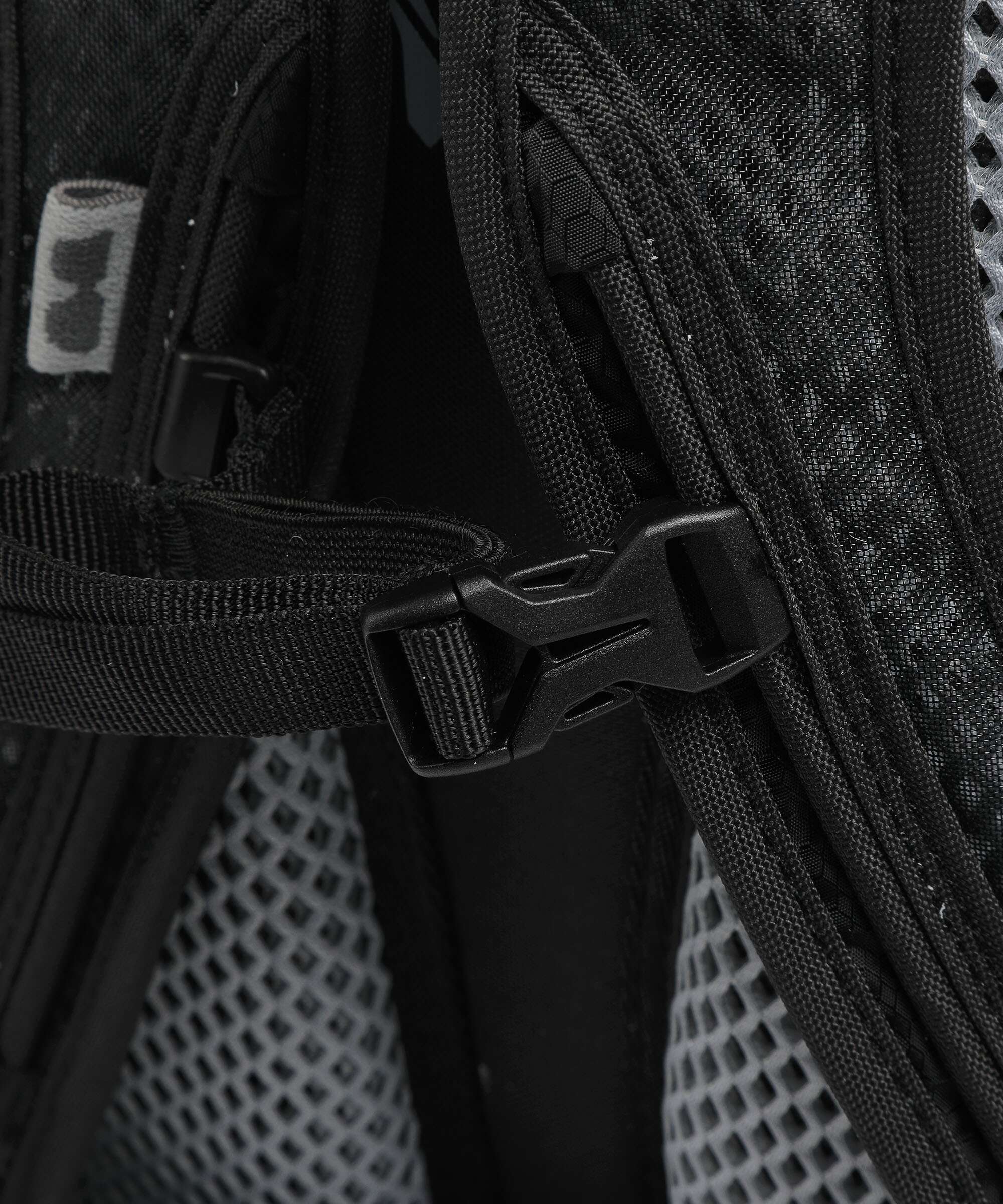Deuter Race 12 Backpack black - Image 3