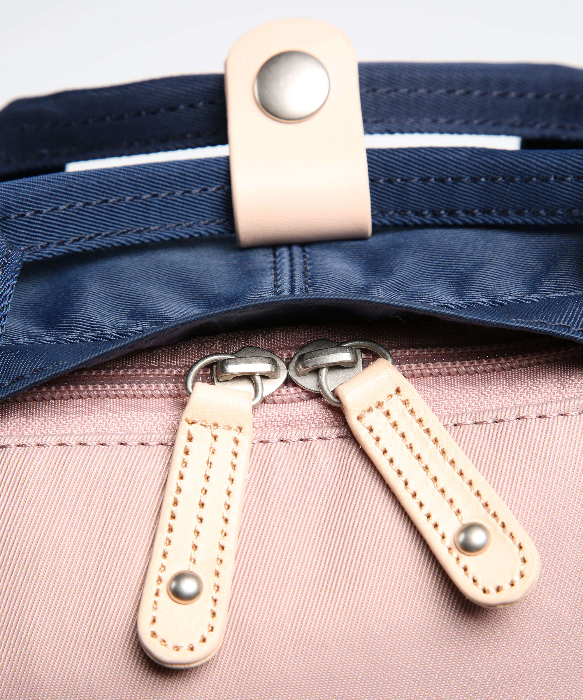 Doughnut Macaroon Backpack light pink/navy - Image 5