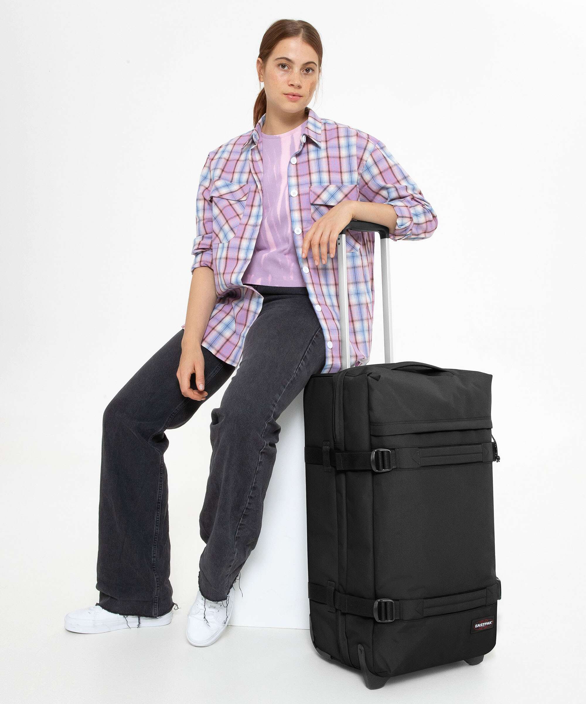 Eastpak Transit'R M Travel bag with wheels black - Image 3