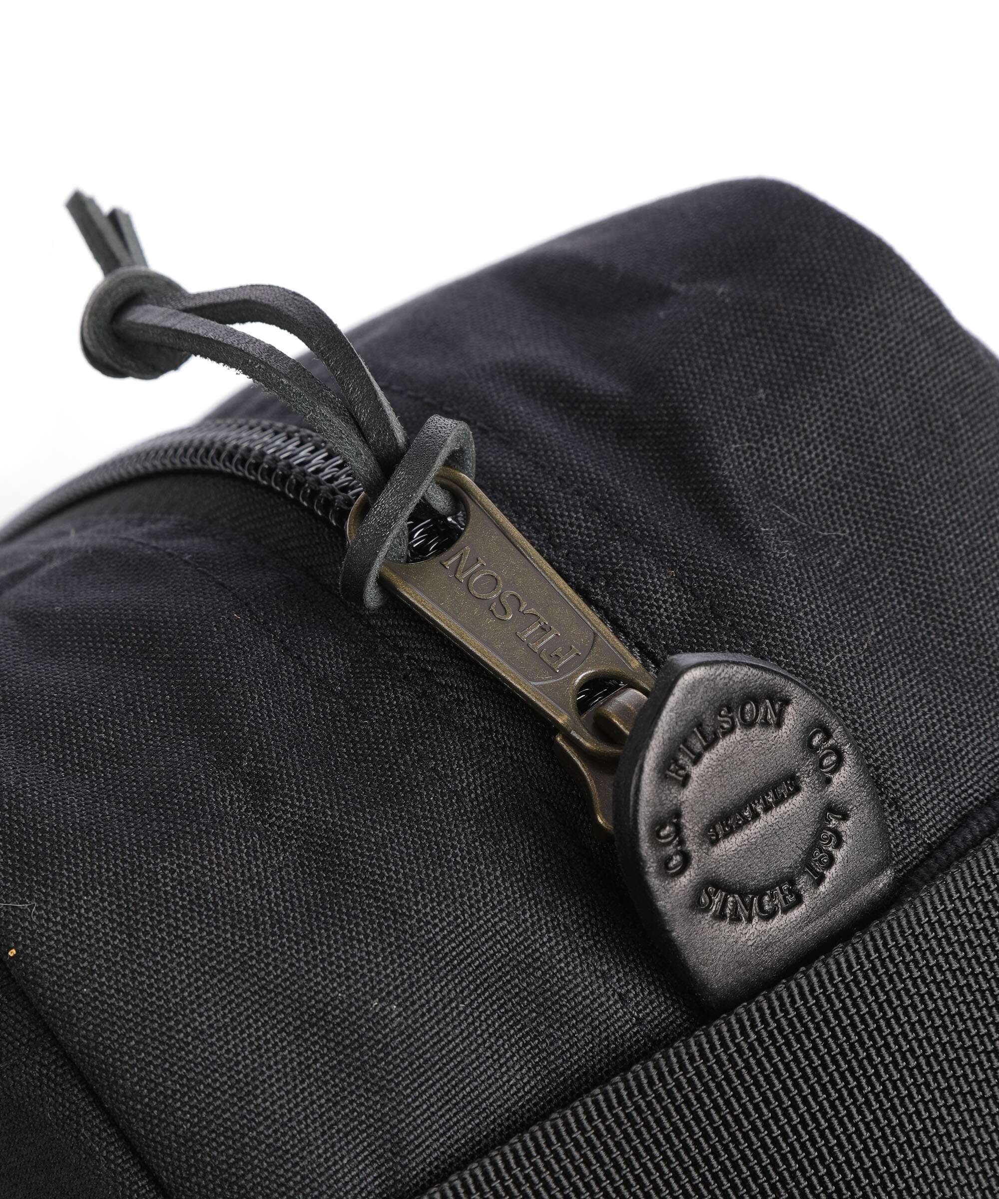 Filson Dryden Toiletry bag dark navy - Image 3