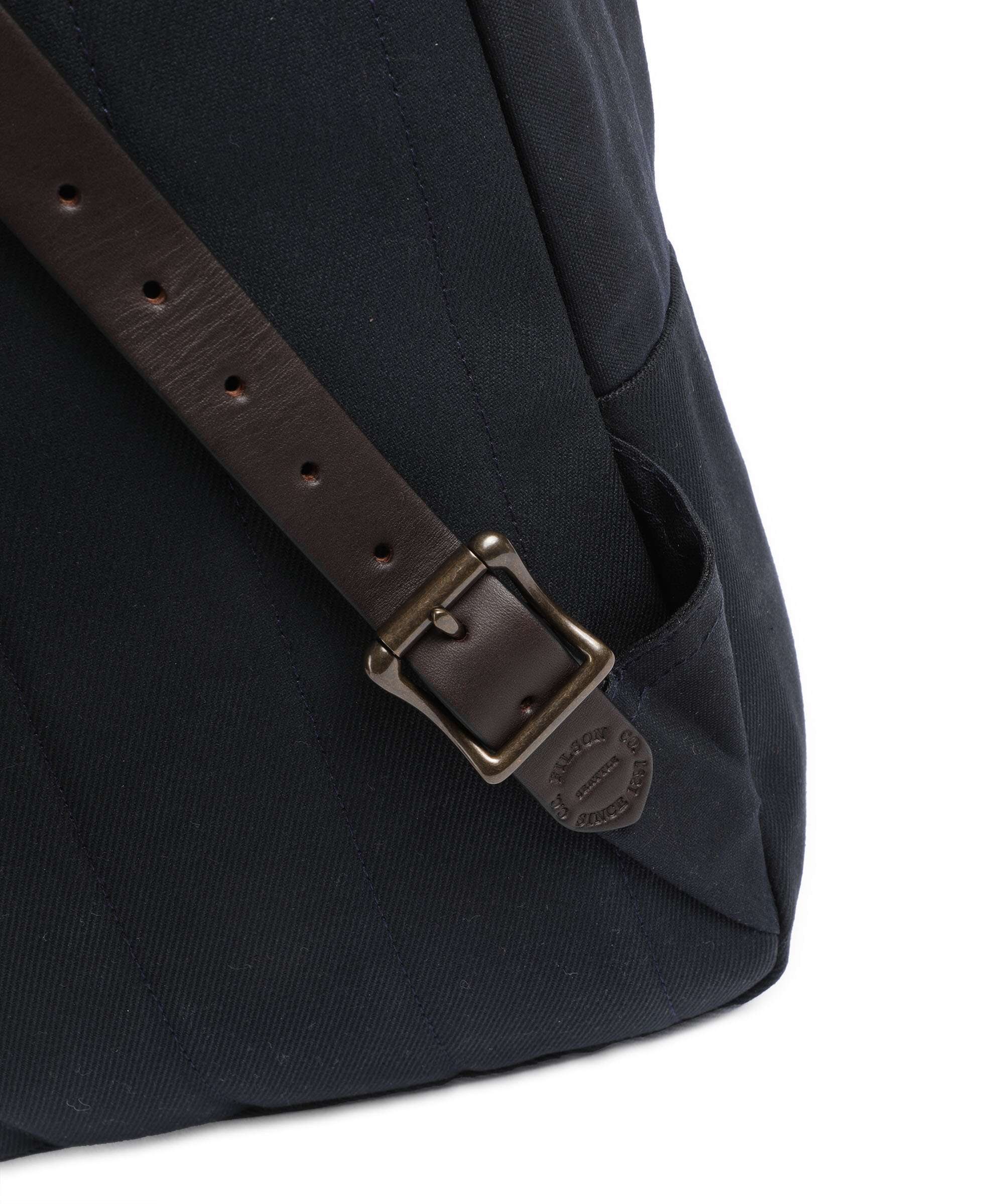 Filson Oil Finish Tin Cloth Journeyman Backpack navy - Image 4