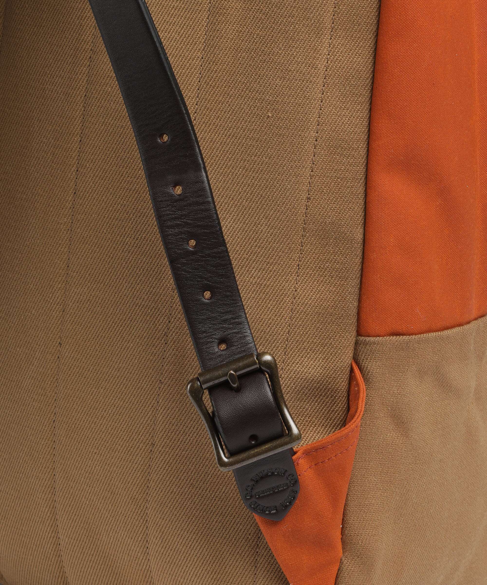 Filson Oil Finish Tin Cloth Journeyman Backpack rust - Image 4