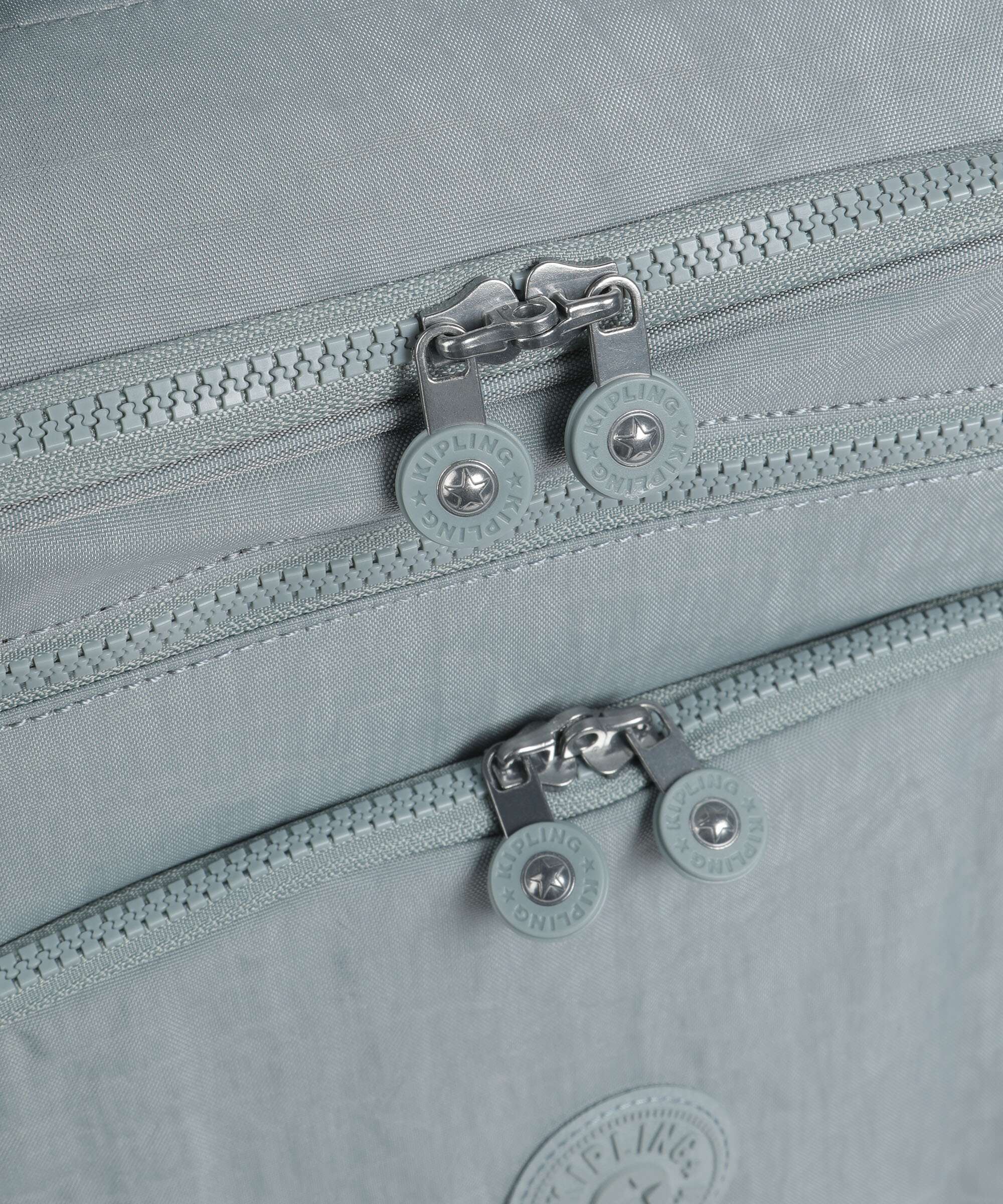 Kipling Basic New Youri S Spinner (4 wheels) relaxed grey - Image 3