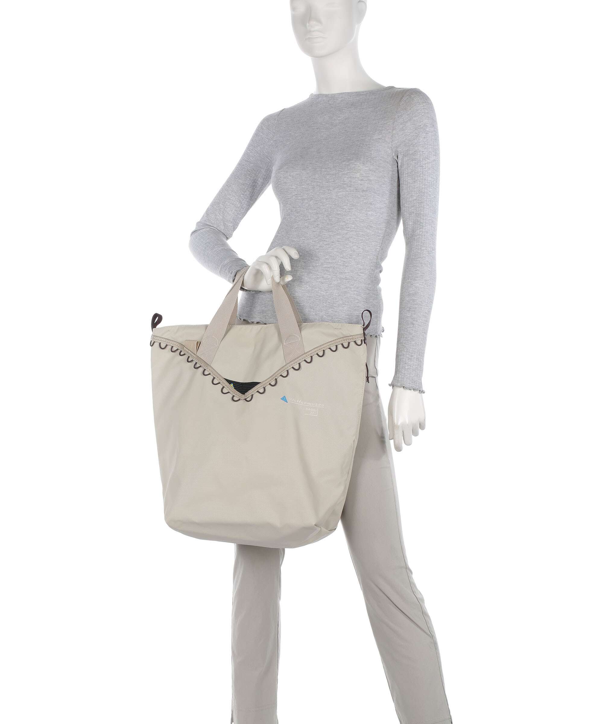 Klättermusen Baggi 22 Tote bag silver/creme - Image 3