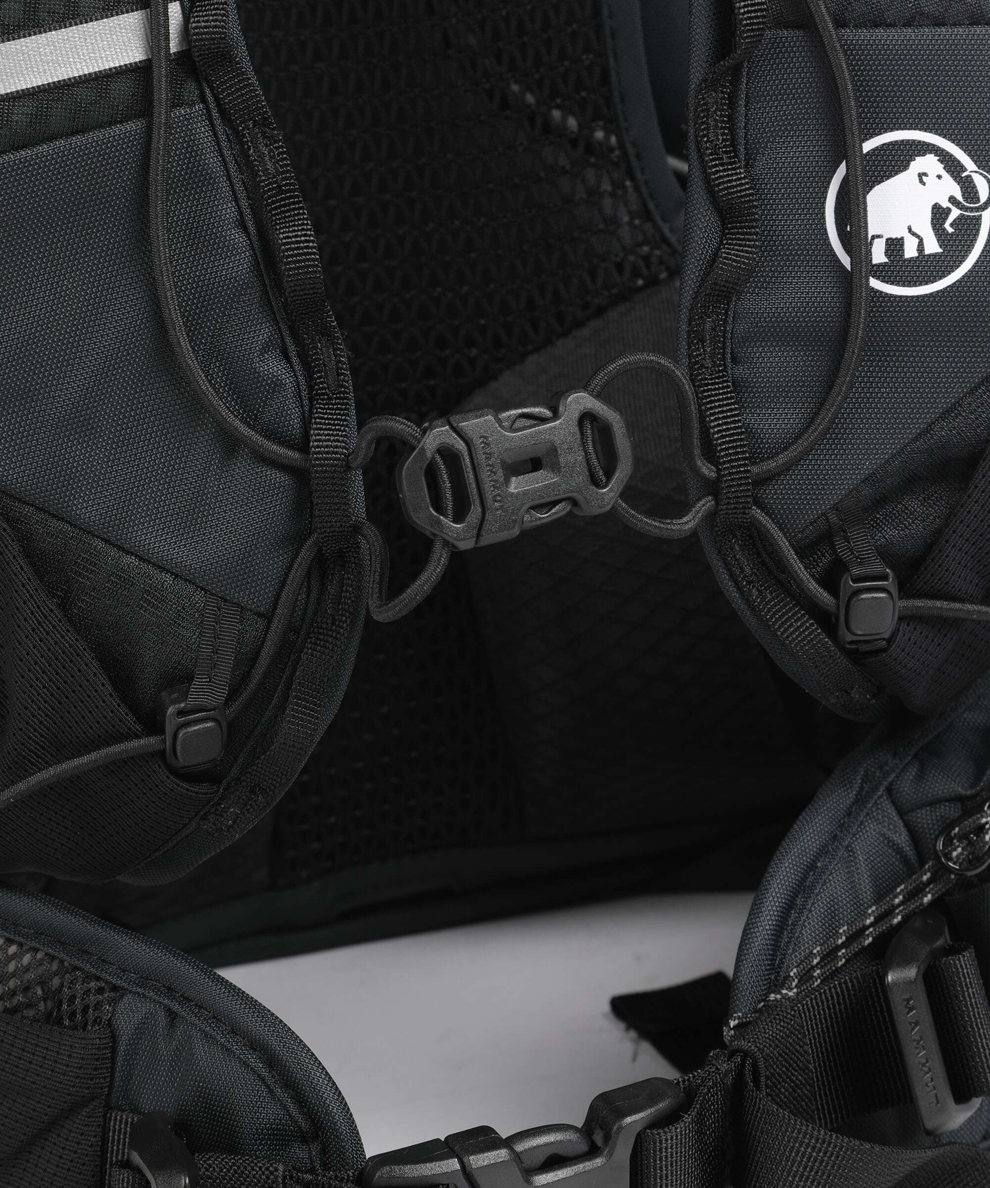 Mammut Ducan 26 Hiking backpack black - Image 3