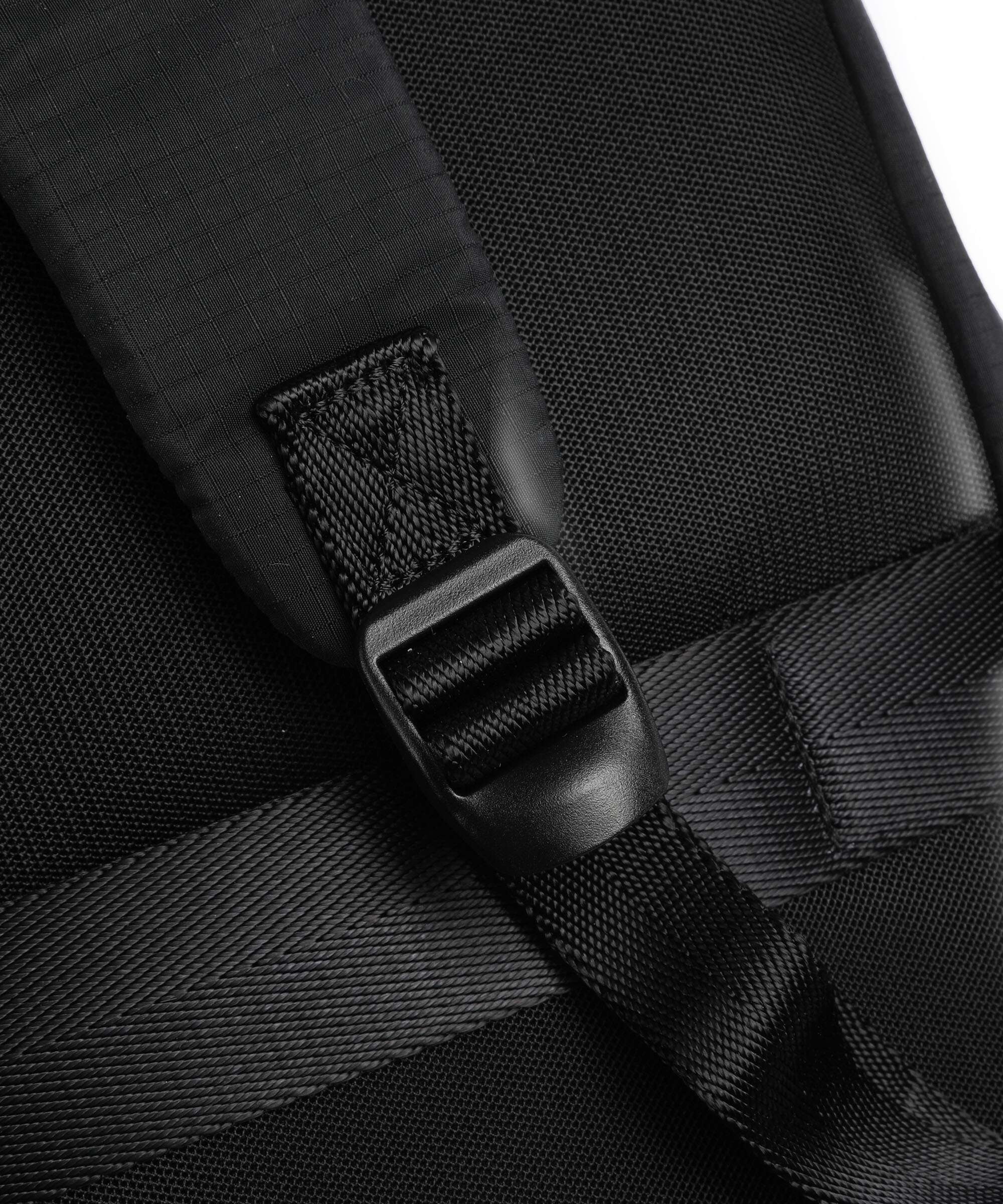 Mandarina Duck Y-Lite Backpack black - Image 4