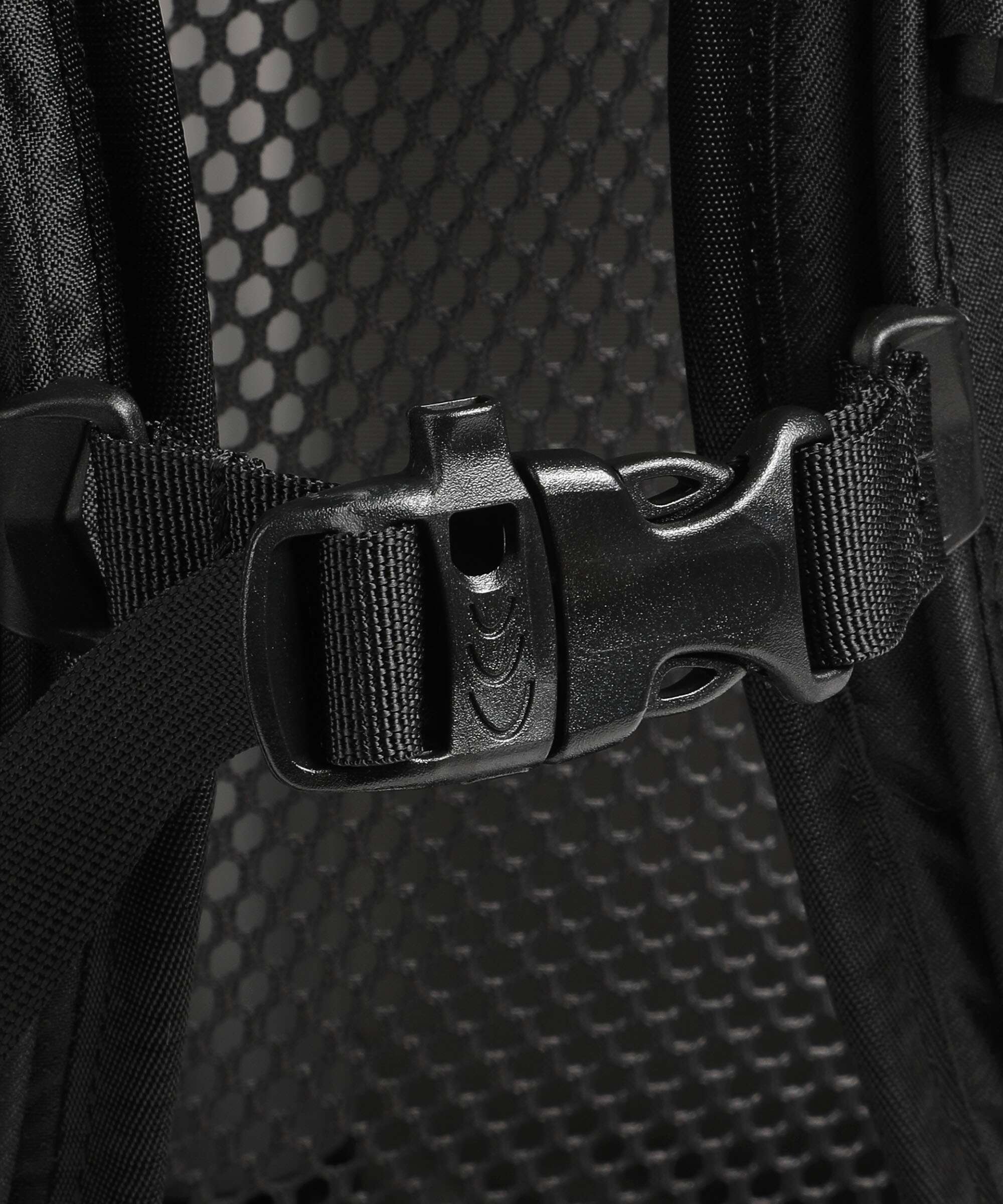 Osprey Farpoint 36 Backpack with wheels black - Image 4