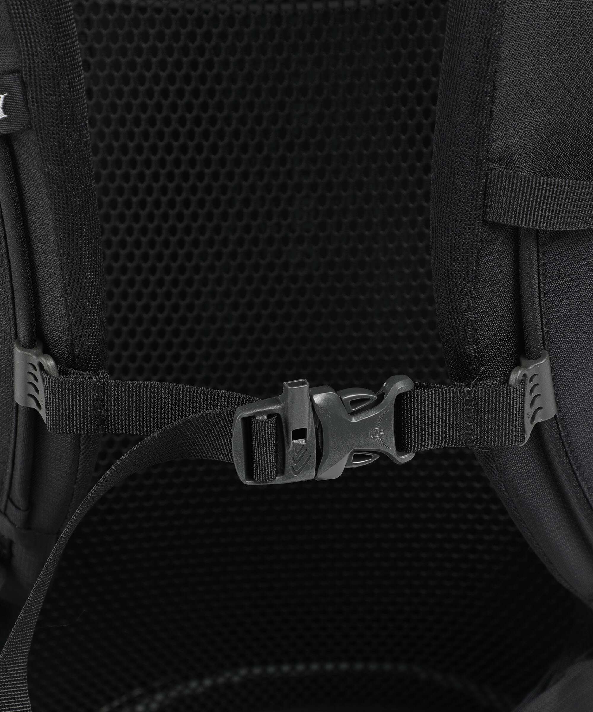 Osprey Farpoint Trek 55 Trekking backpack black - Image 3