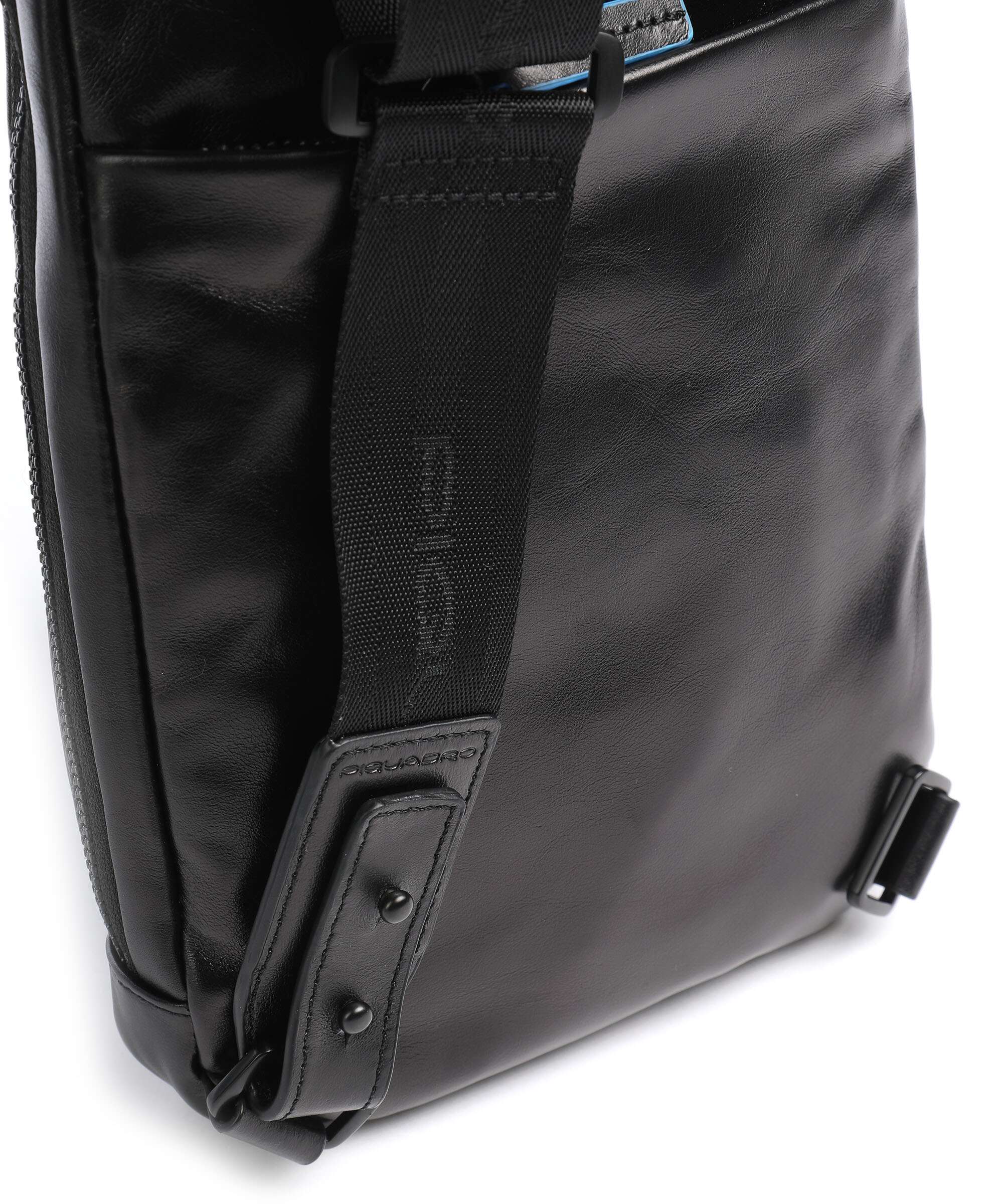 Piquadro Blue Square Revamp Sling bag black - Image 4