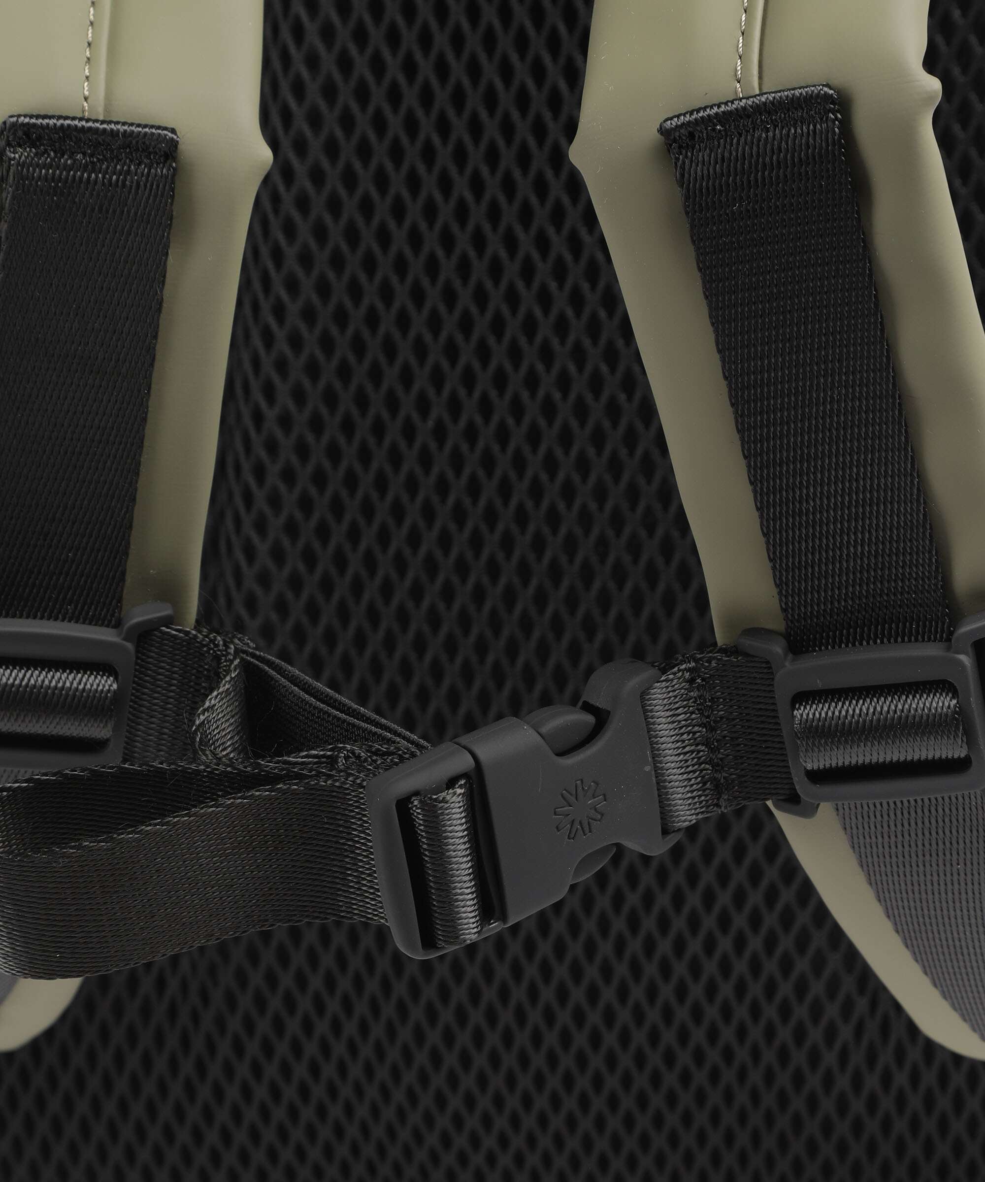 Rains Clip Front Backpack marsh - Image 4