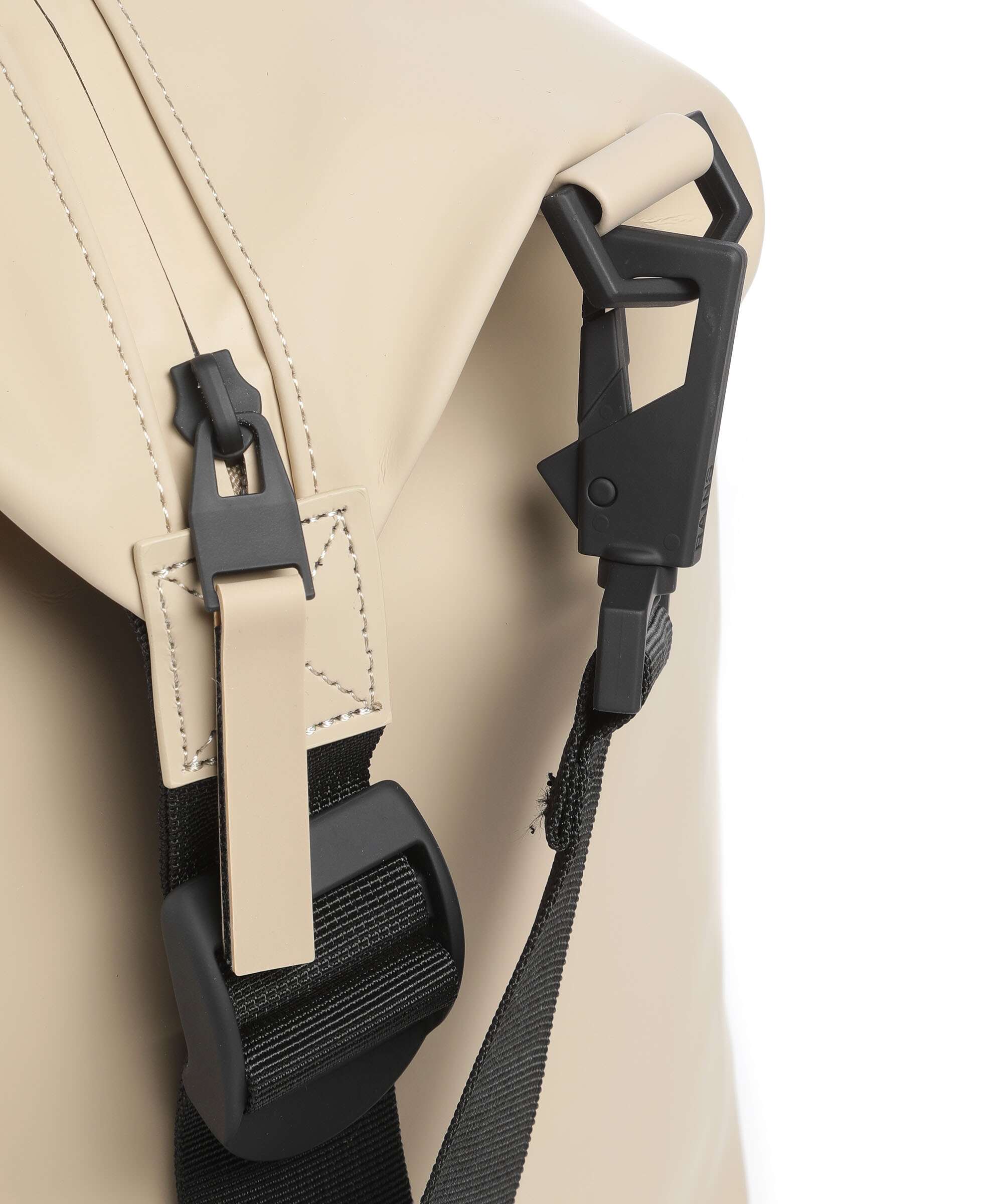 Rains Hilo Weekend bag sand - Image 3