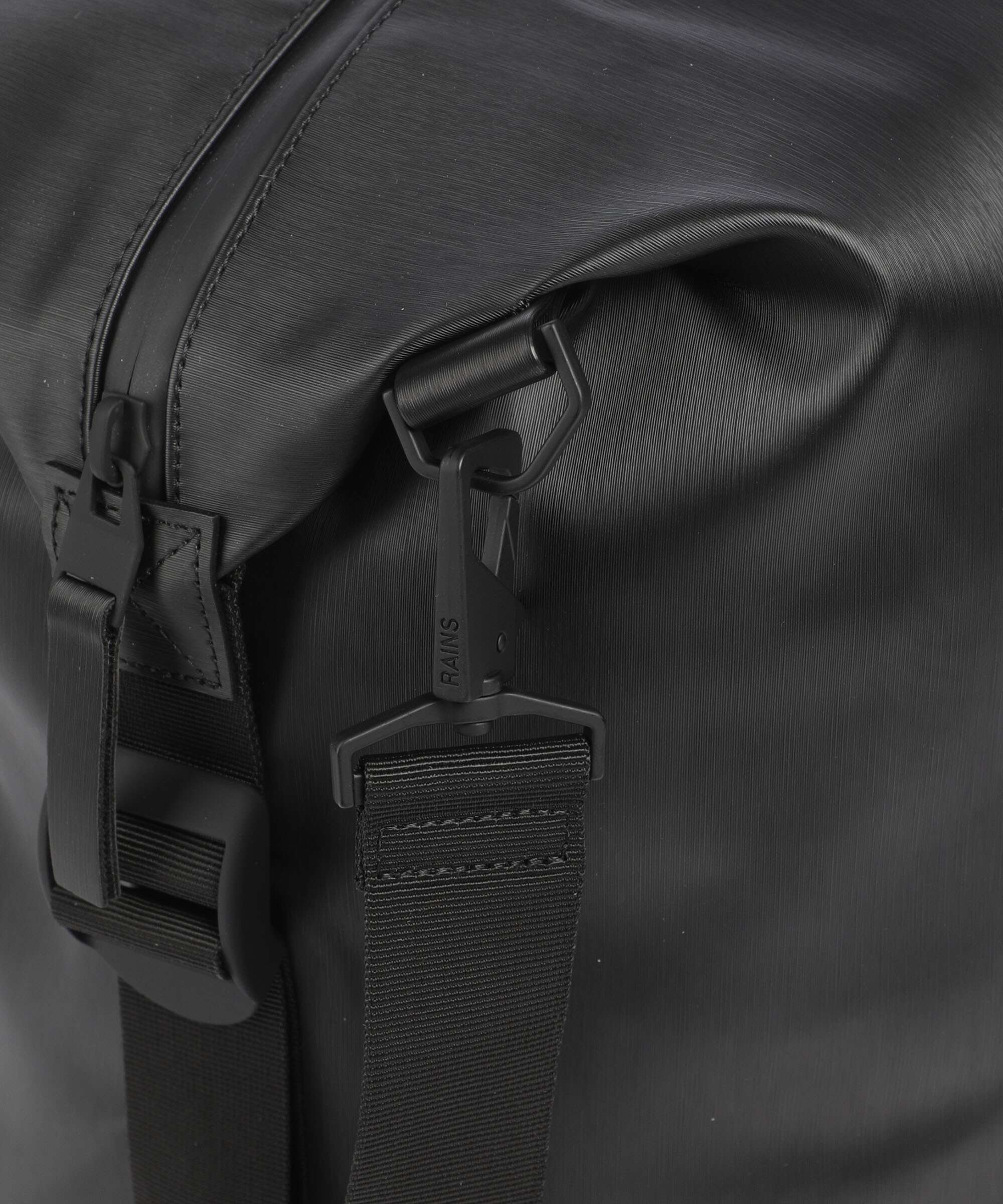 Rains Hilo Weekend bag black grain - Image 3