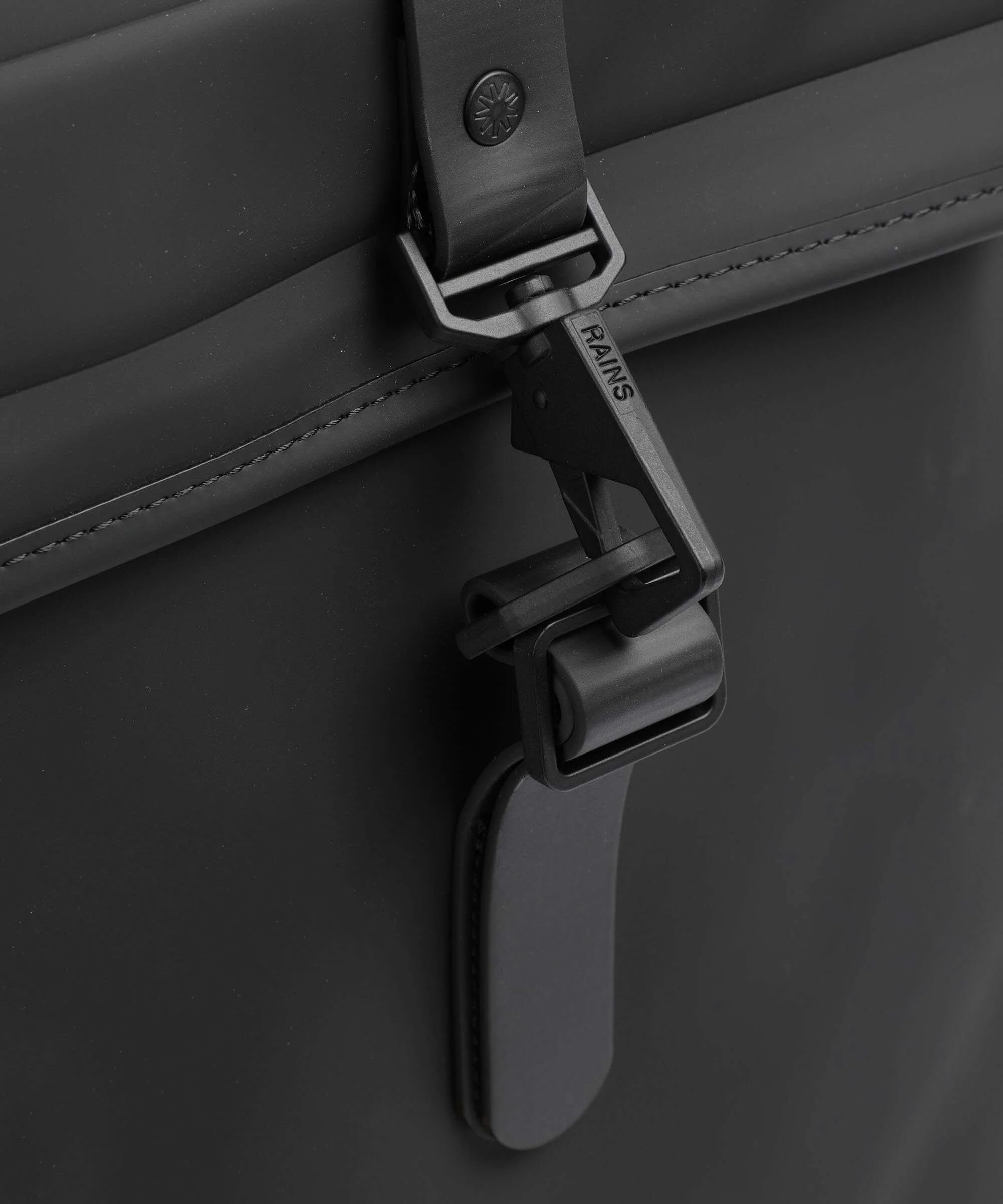Rains Shield Backpack black - Image 5