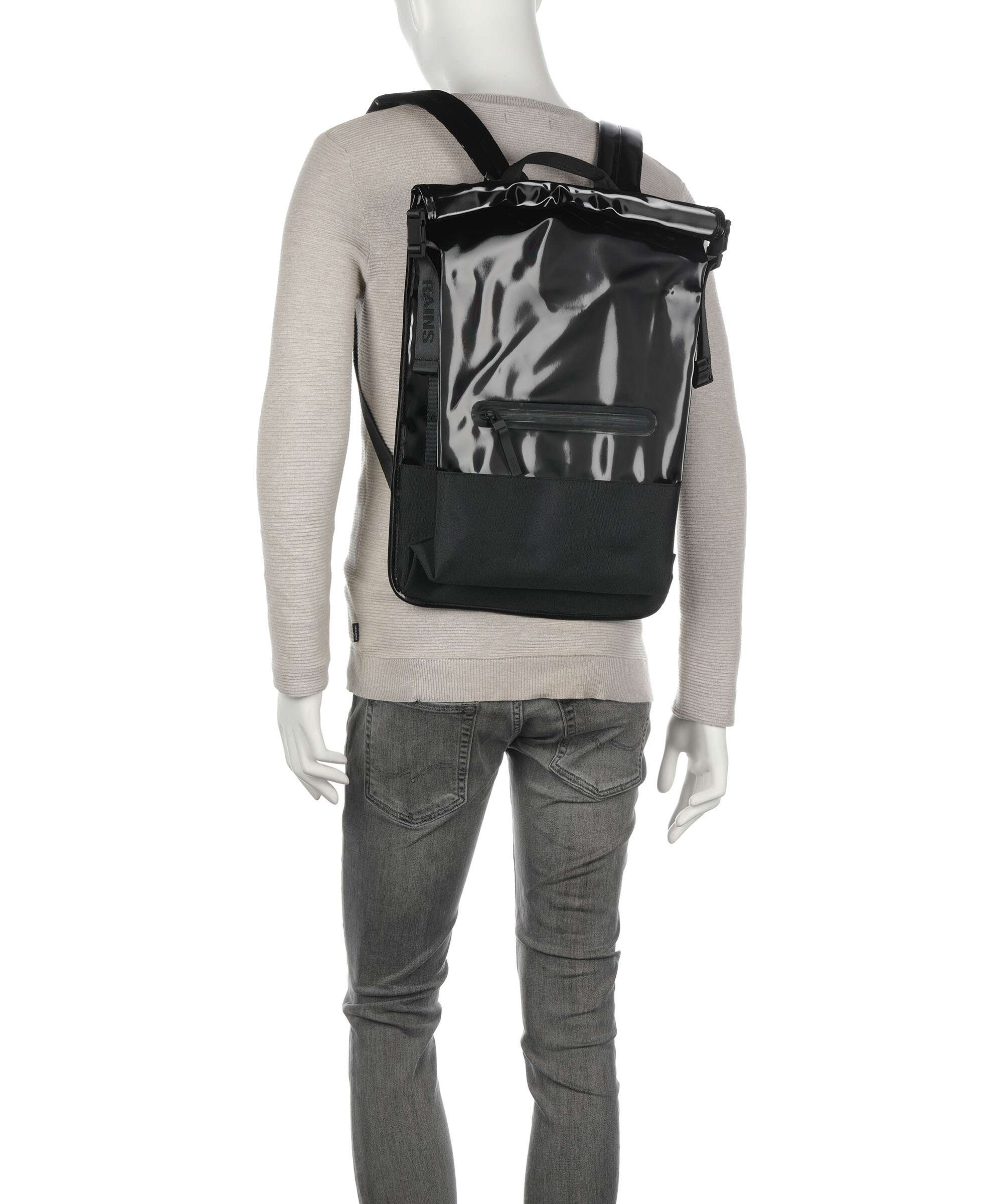 Rains Trail Rolltop backpack night - Image 4