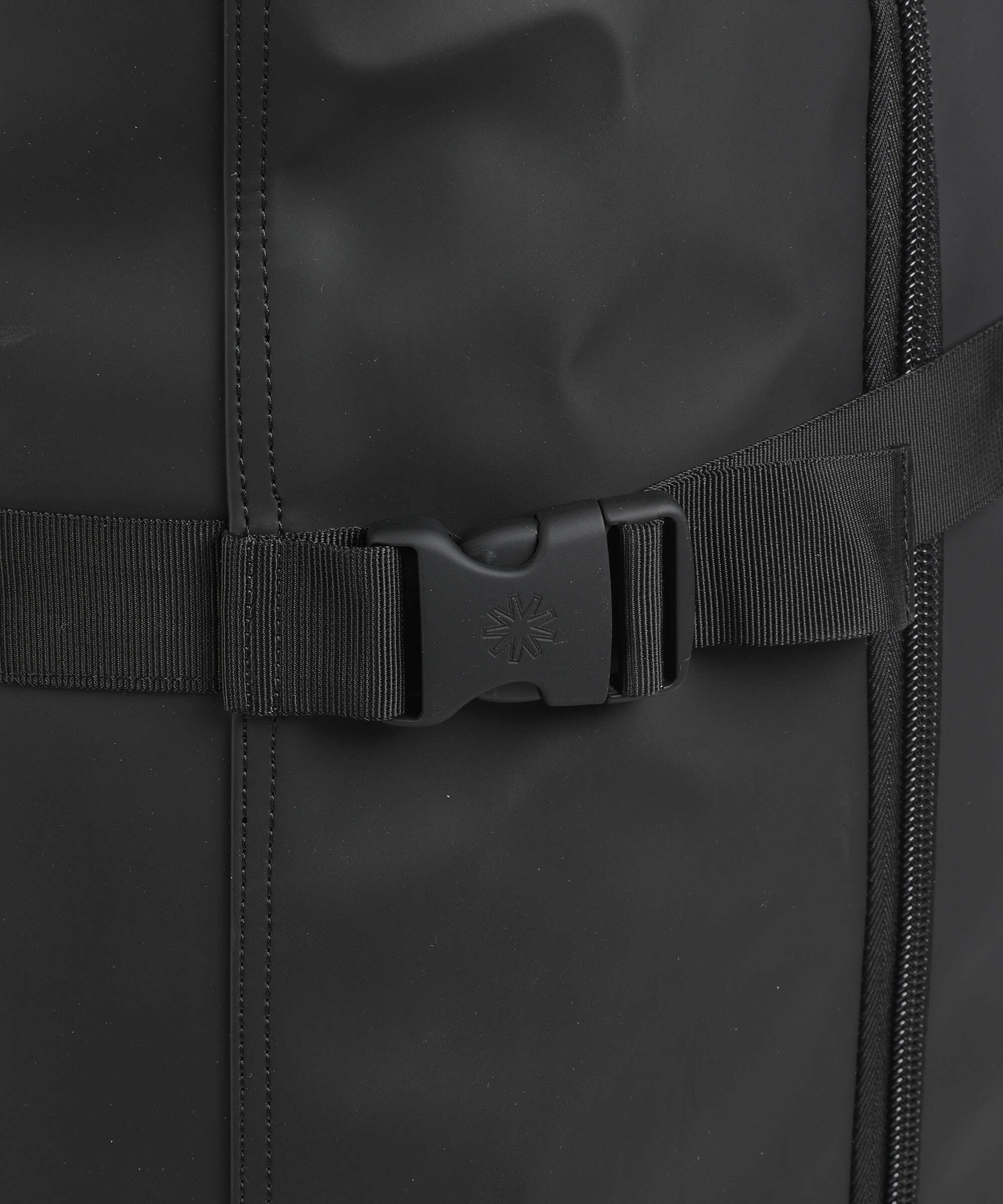 Rains Travel bag with wheels black - Image 3