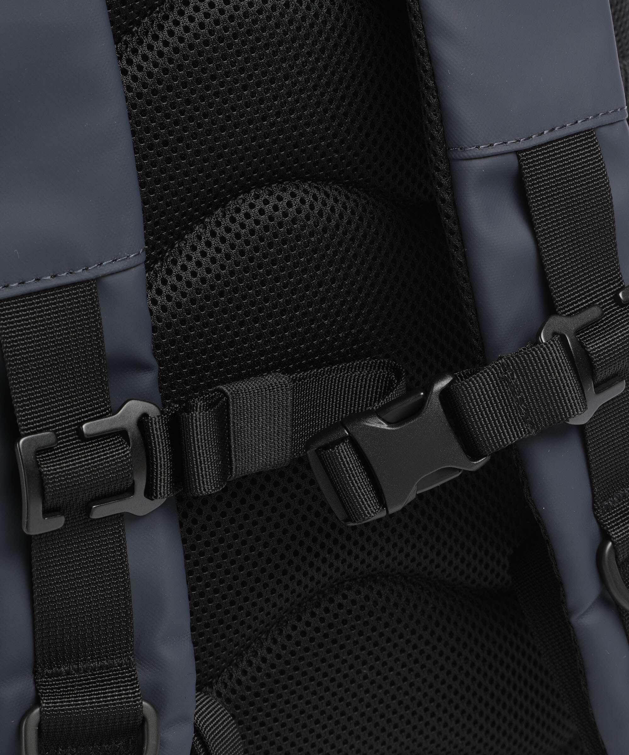 Sandqvist Stream L Rolltop backpack navy - Image 4