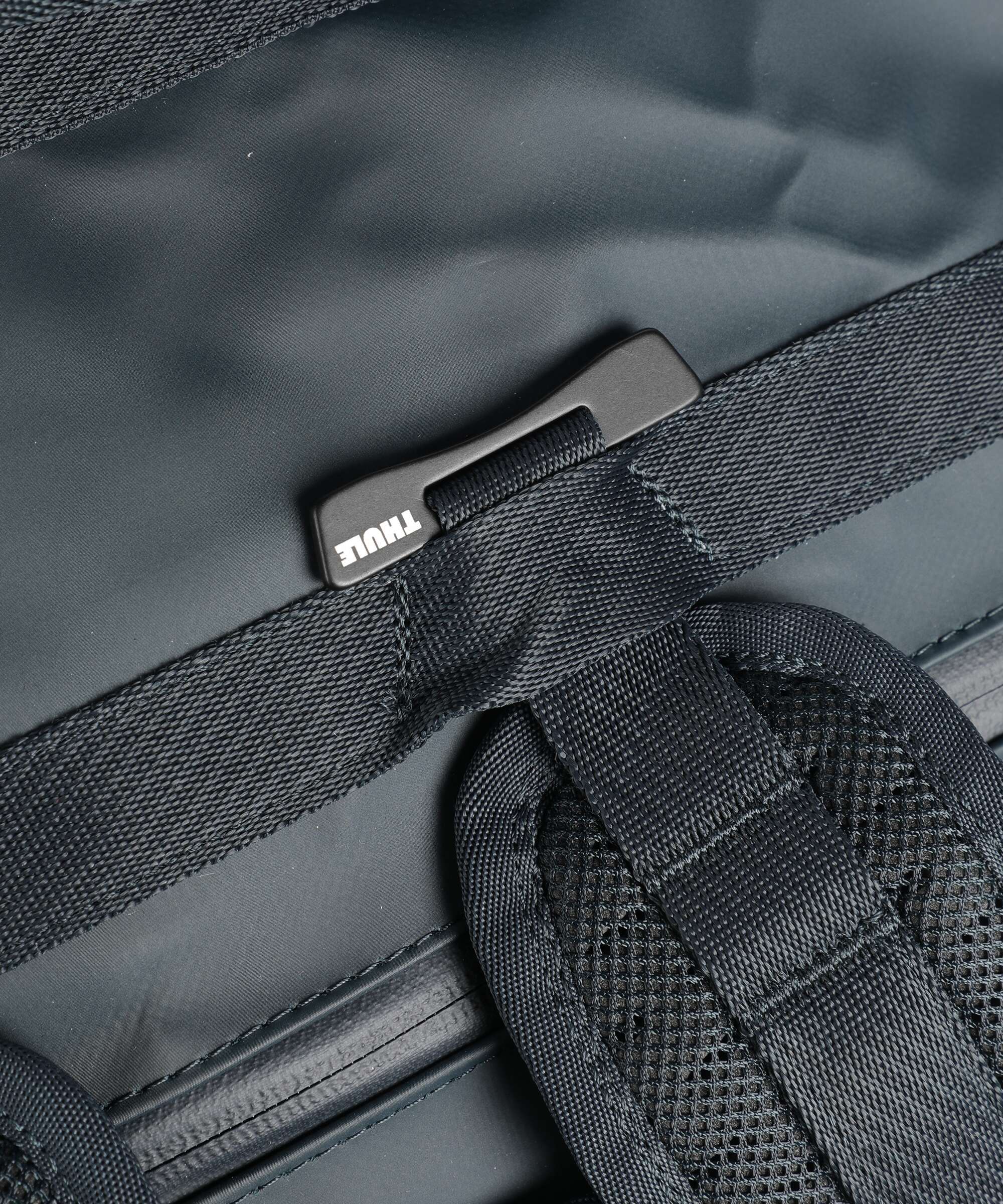 Thule Chasm 70 Travel bag darkest blue - Image 4