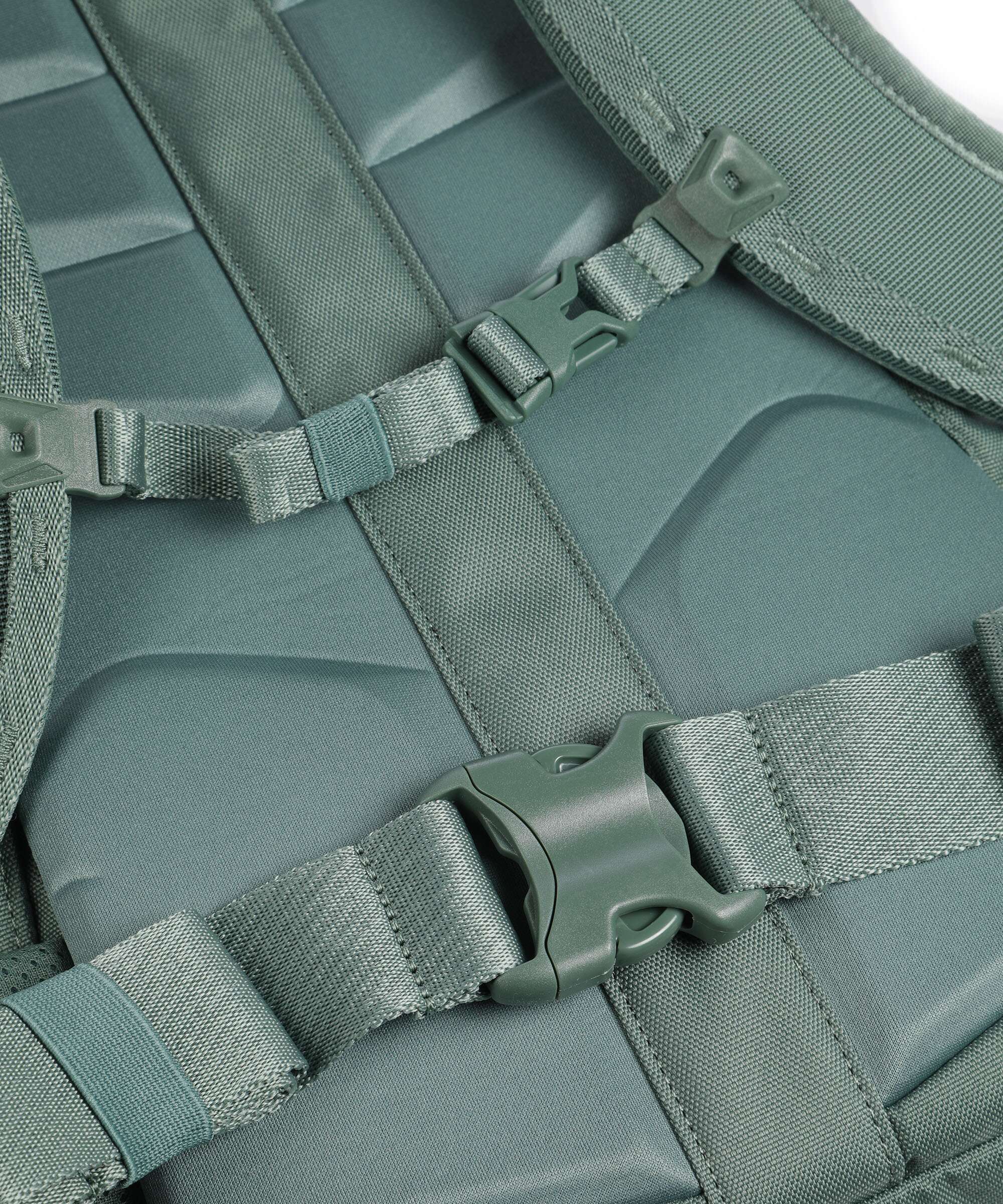 Thule Landmark 40 Travel backpack hazy green - Image 4