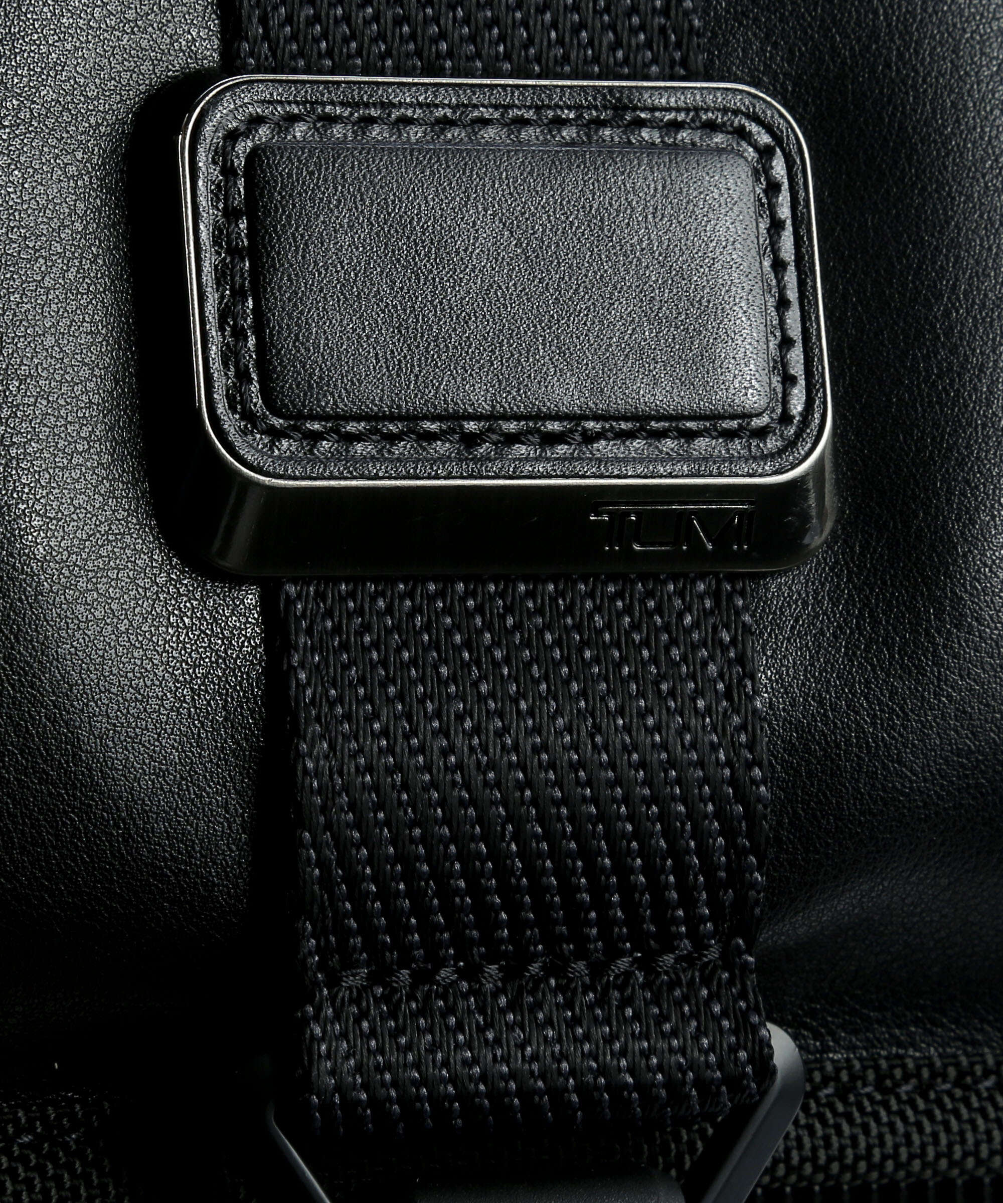 tumi Alpha Bravo Arnold Crossbody bag black - Image 3