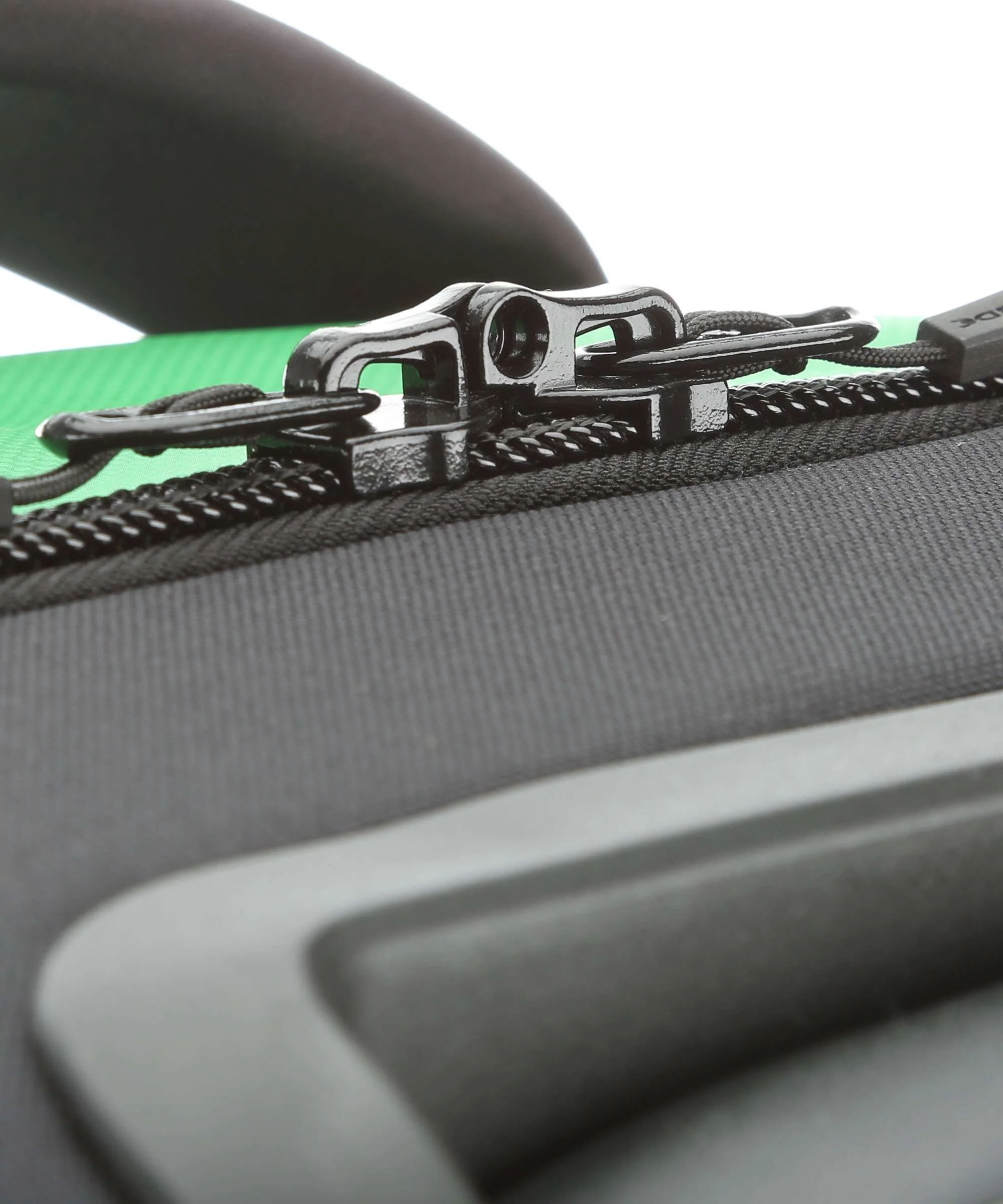 Vaude Rotuma 65 Travel bag with wheels apple green - Image 3