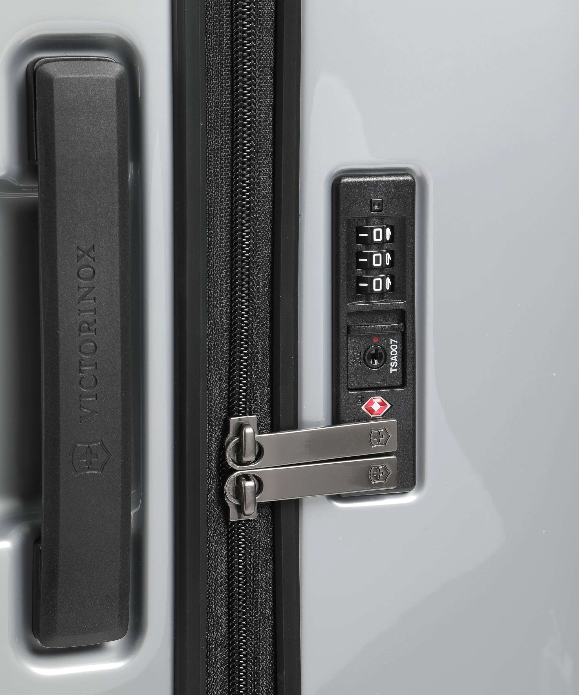Victorinox Airox Large Spinner (4 wheels) silver - Image 3
